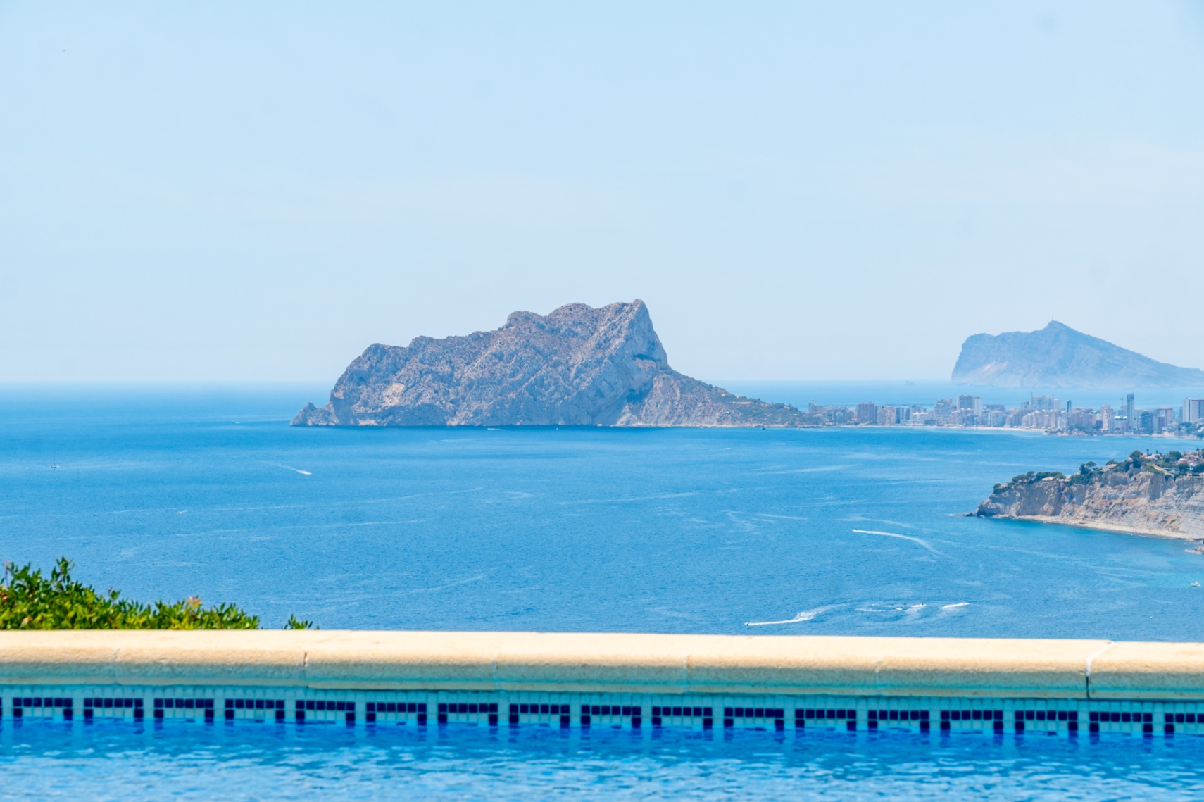 12717DR - Villa completamente renovada con vistas panorámicas al mar en El Portet.