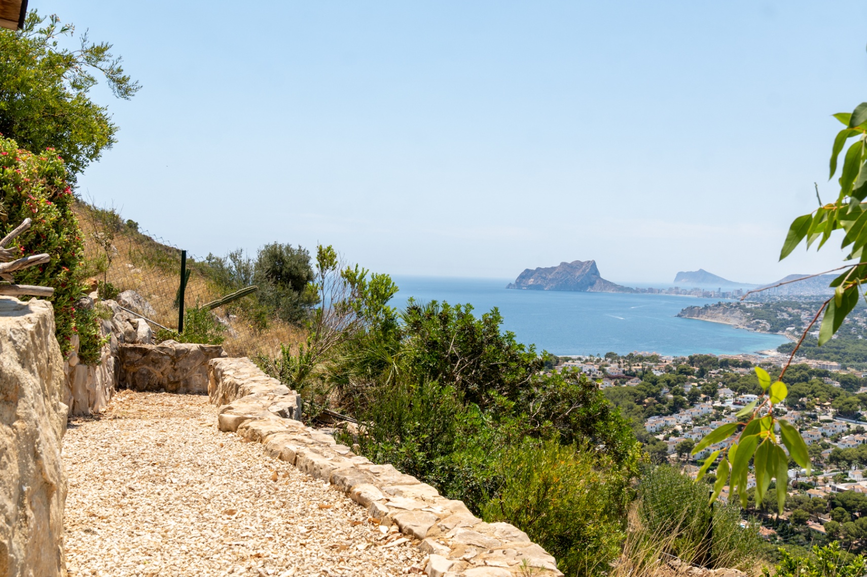 12717DR - Villa completamente renovada con vistas panorámicas al mar en El Portet.
