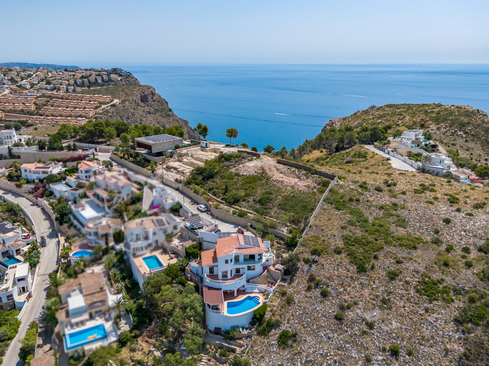 12717DR - Villa completamente renovada con vistas panorámicas al mar en El Portet.