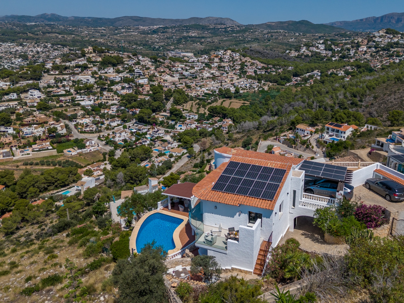 12717DR - Villa completamente renovada con vistas panorámicas al mar en El Portet.