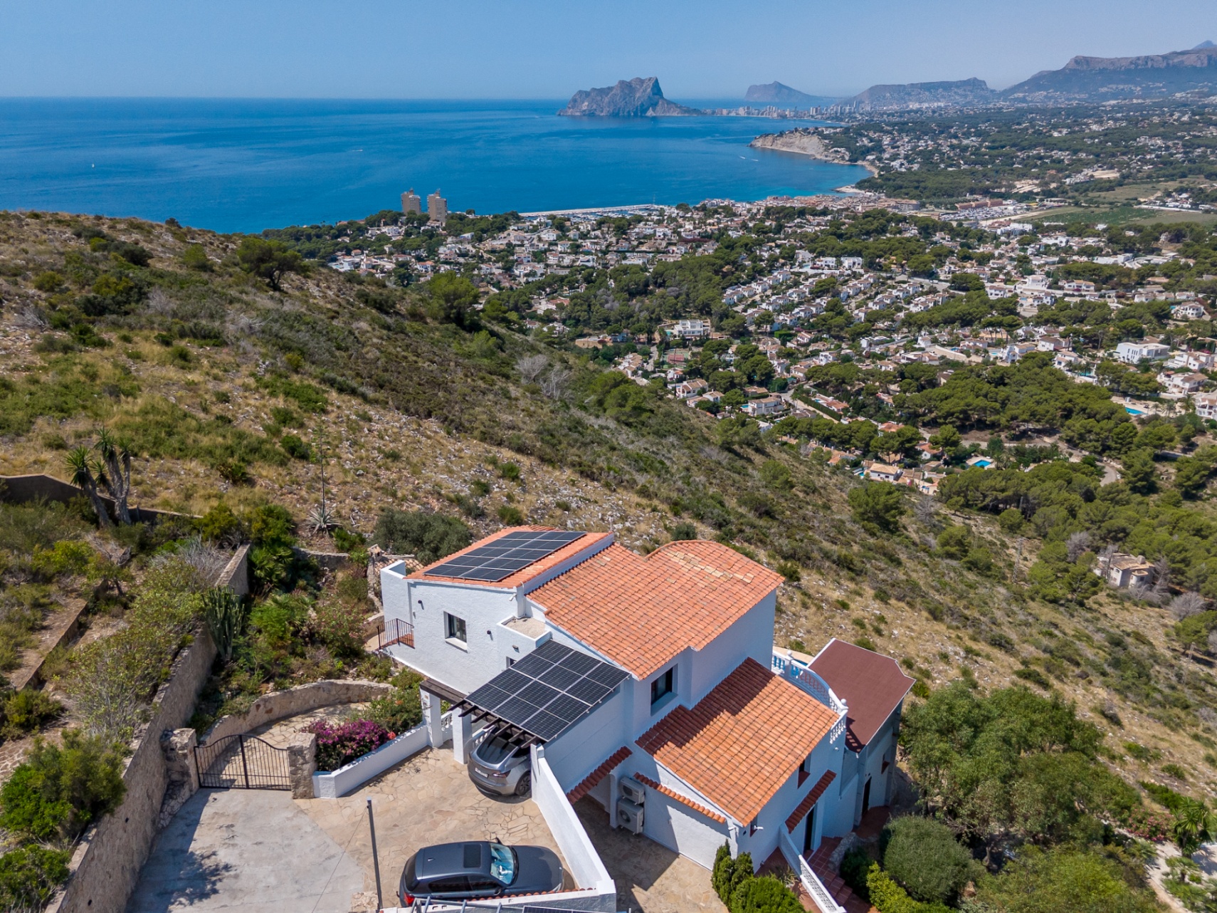 12717DR - Villa completamente renovada con vistas panorámicas al mar en El Portet.