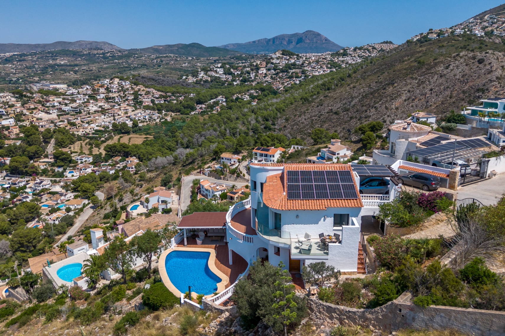 12717DR - Villa completamente renovada con vistas panorámicas al mar en El Portet.