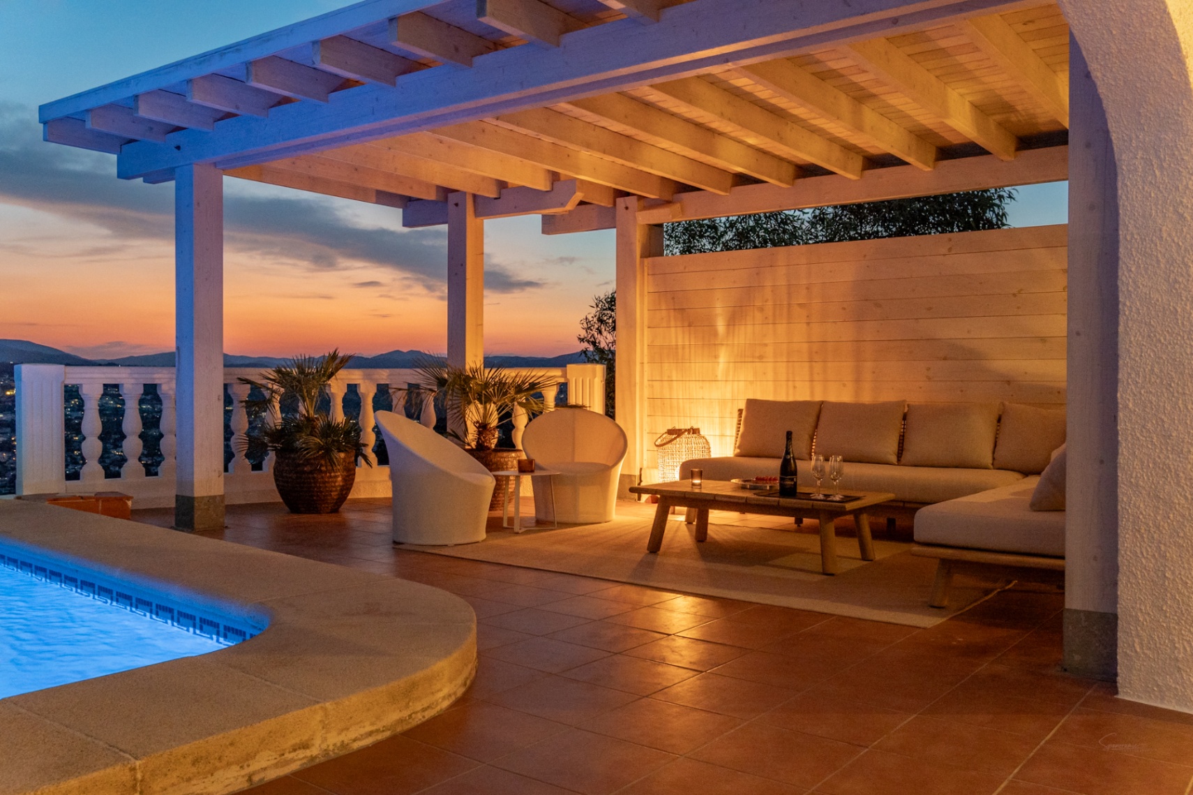 12717DR - Villa completamente renovada con vistas panorámicas al mar en El Portet.