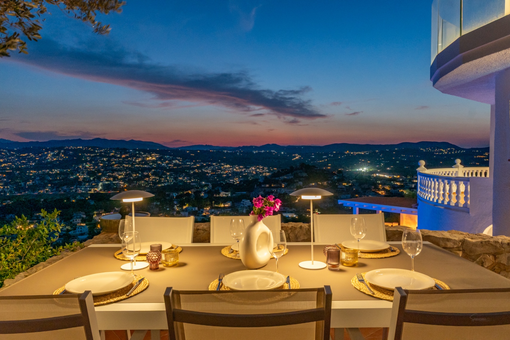 12717DR - Villa completamente renovada con vistas panorámicas al mar en El Portet.