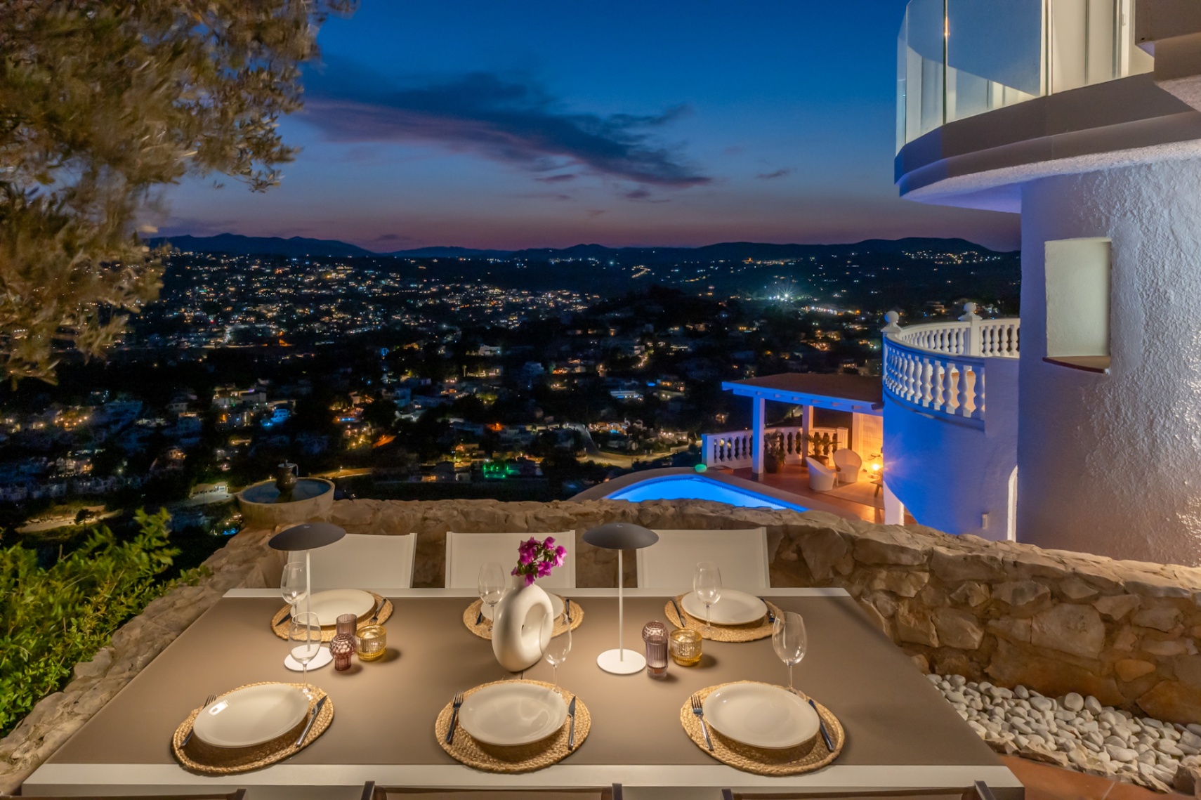 12717DR - Villa completamente renovada con vistas panorámicas al mar en El Portet.