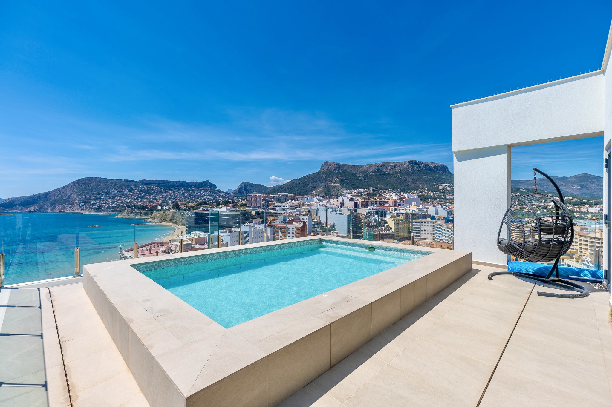 1434NS - Penthouse in Arenal, Calpe — Duplex mit Dachpool und Meerblick
