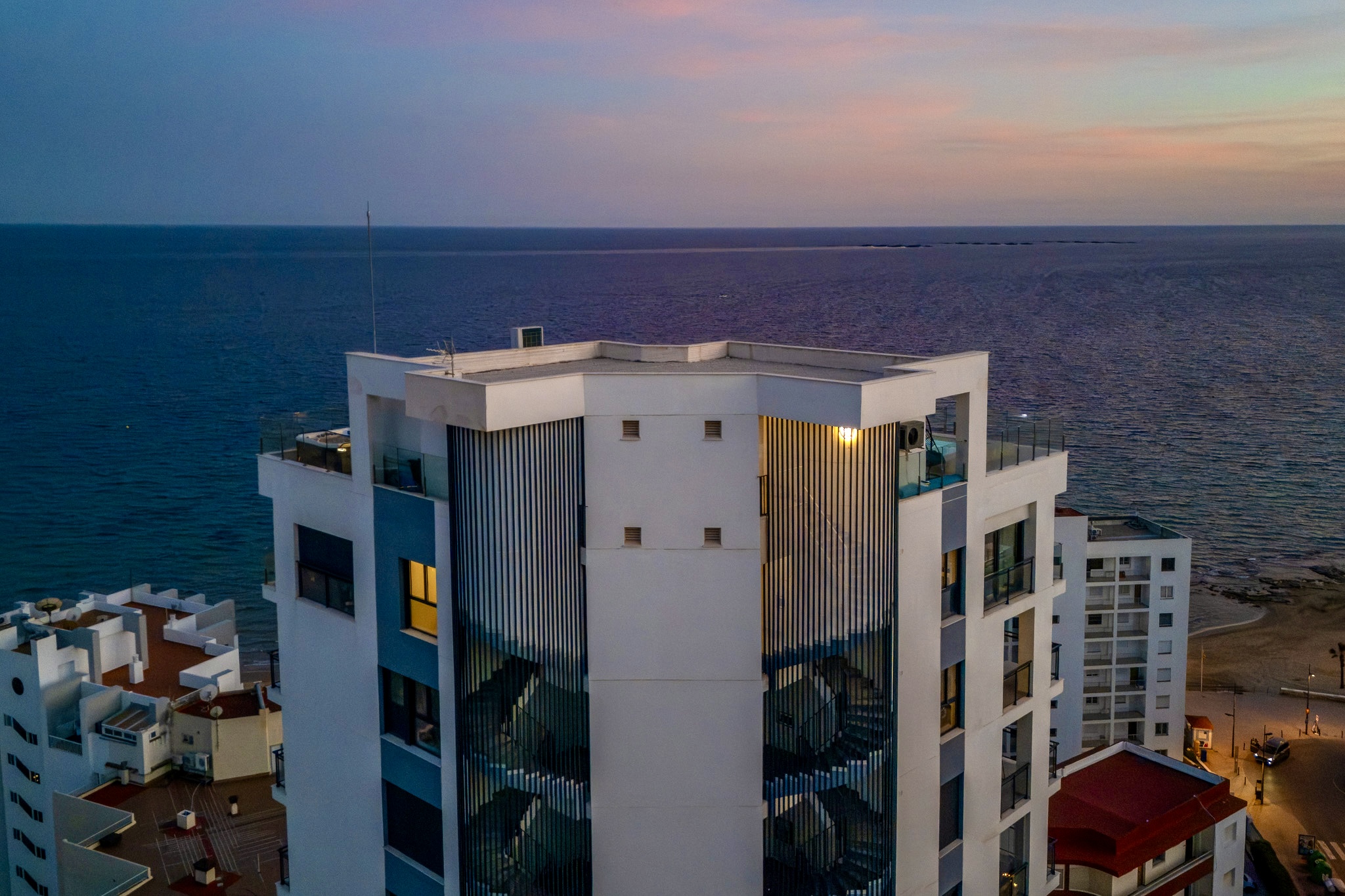 1434NS - Penthouse in Arenal, Calpe — Duplex mit Dachpool und Meerblick
