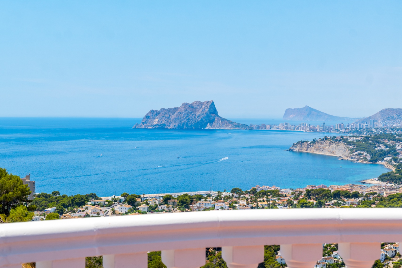 12717DR - Villa entièrement rénovée avec vue panoramique sur la mer à El Portet.