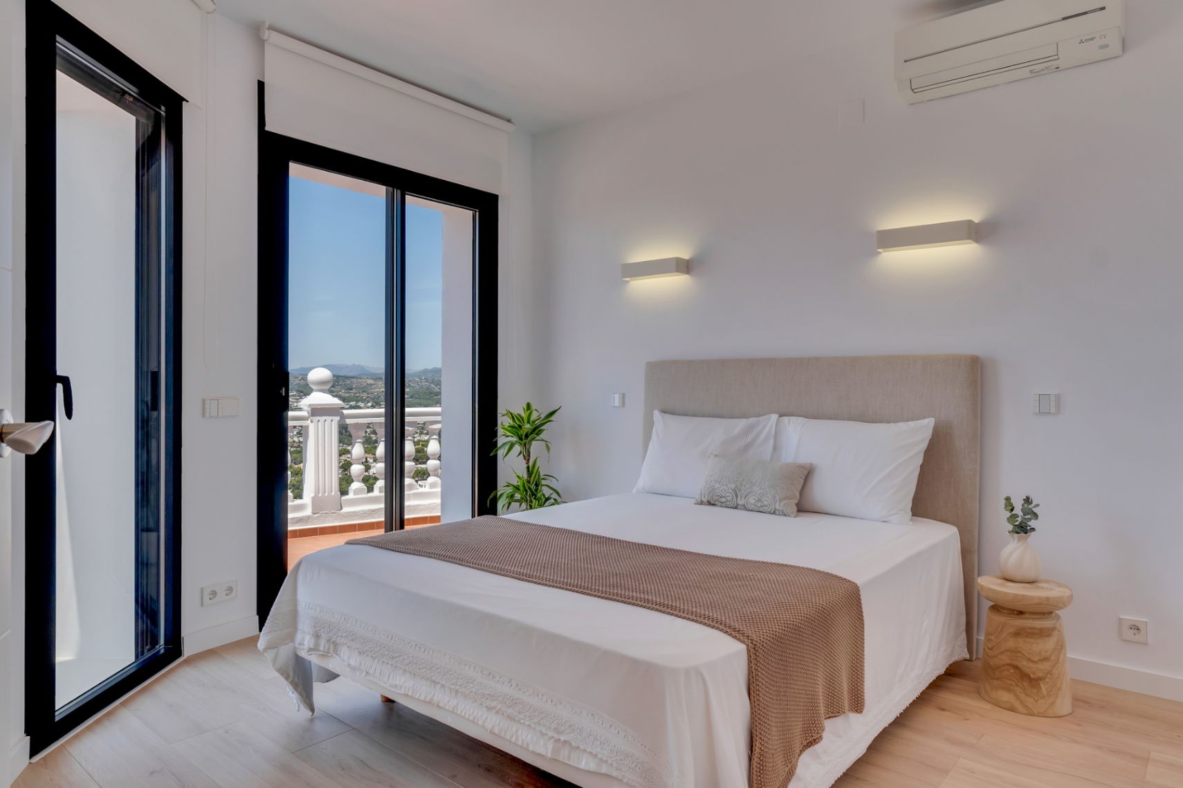 12717DR - Villa entièrement rénovée avec vue panoramique sur la mer à El Portet.