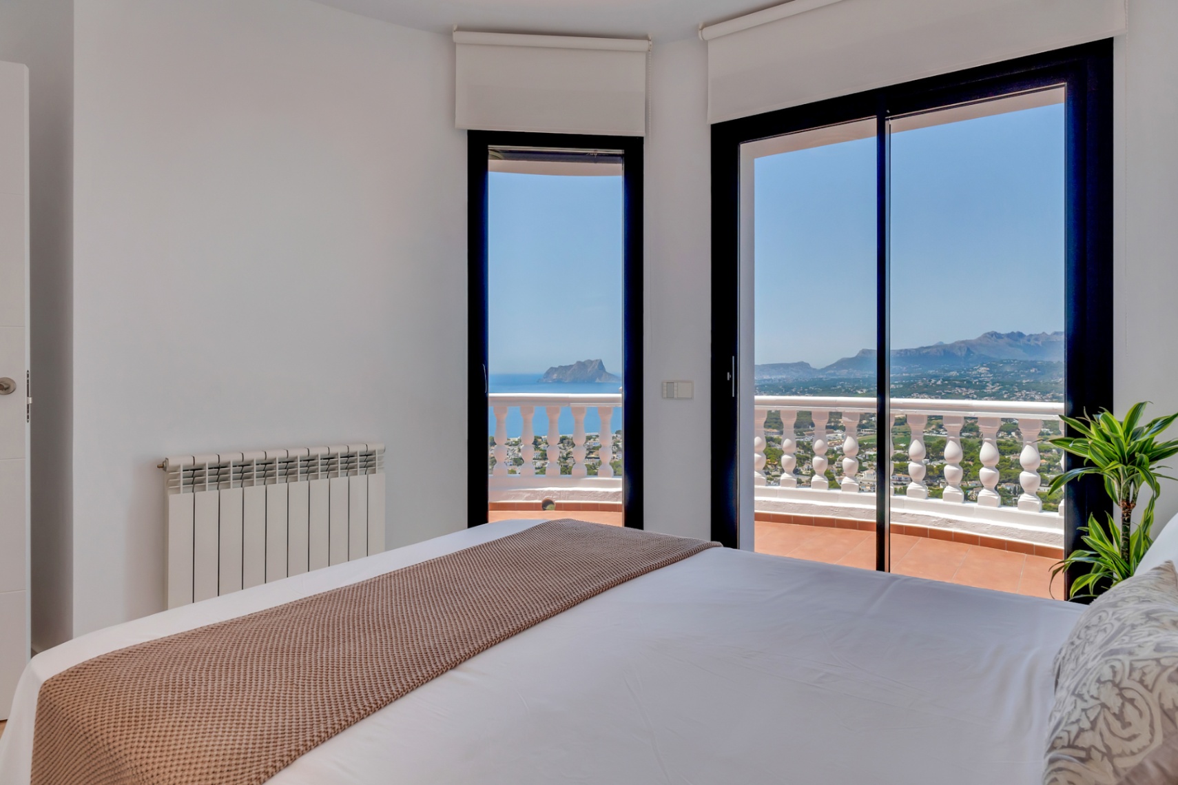 12717DR - Villa entièrement rénovée avec vue panoramique sur la mer à El Portet.
