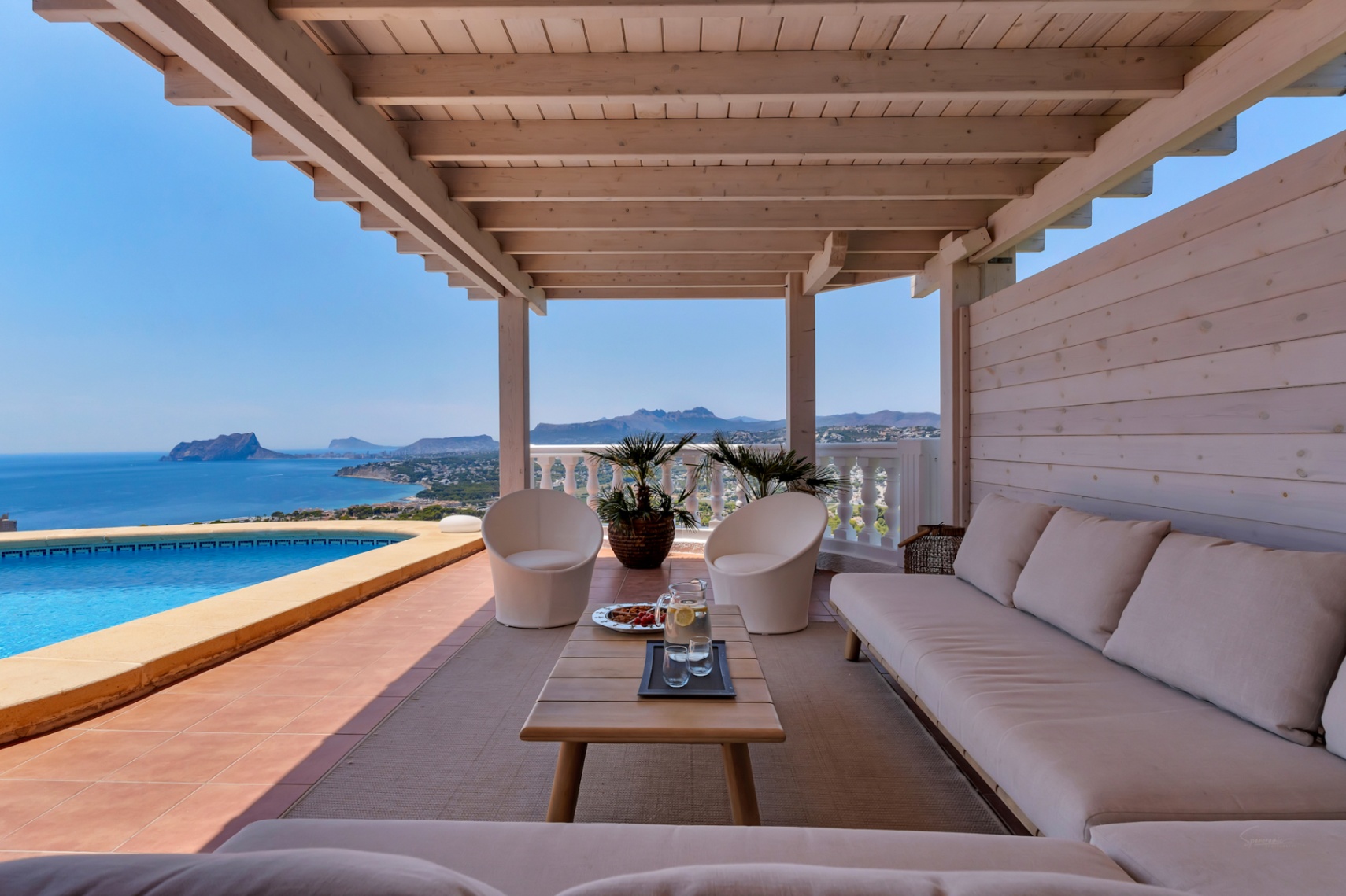 12717DR - Villa entièrement rénovée avec vue panoramique sur la mer à El Portet.