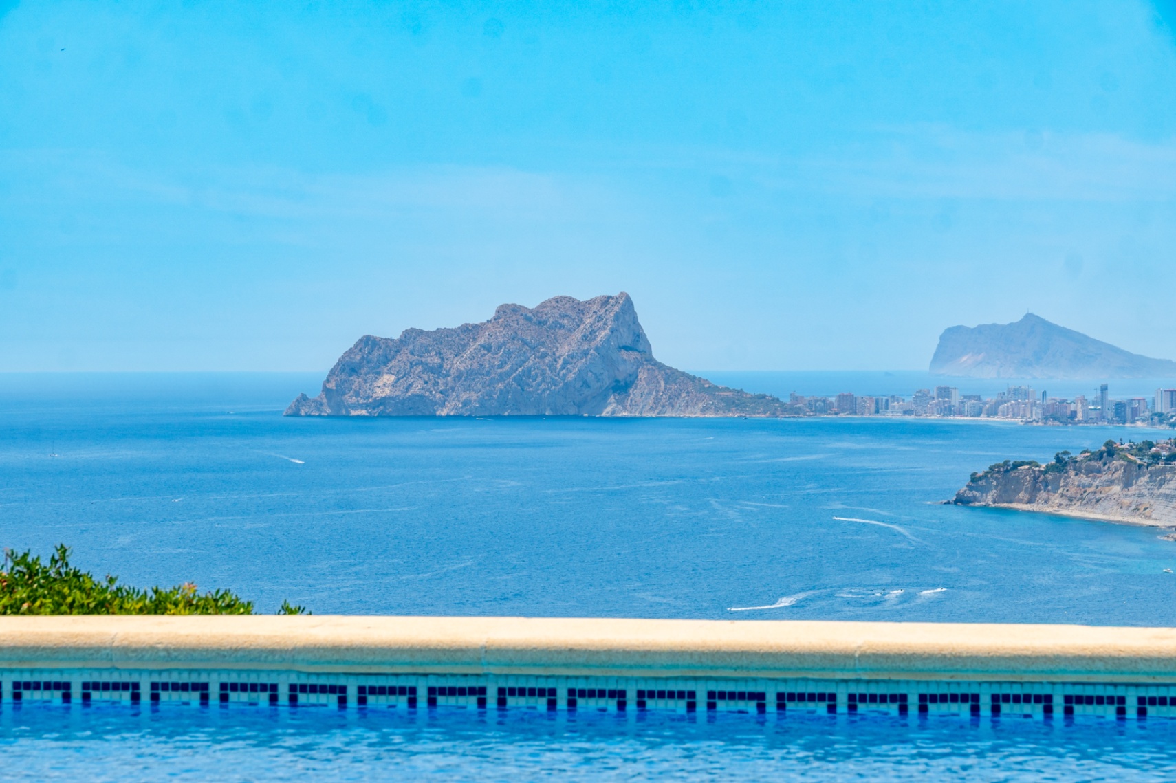 12717DR - Villa entièrement rénovée avec vue panoramique sur la mer à El Portet.