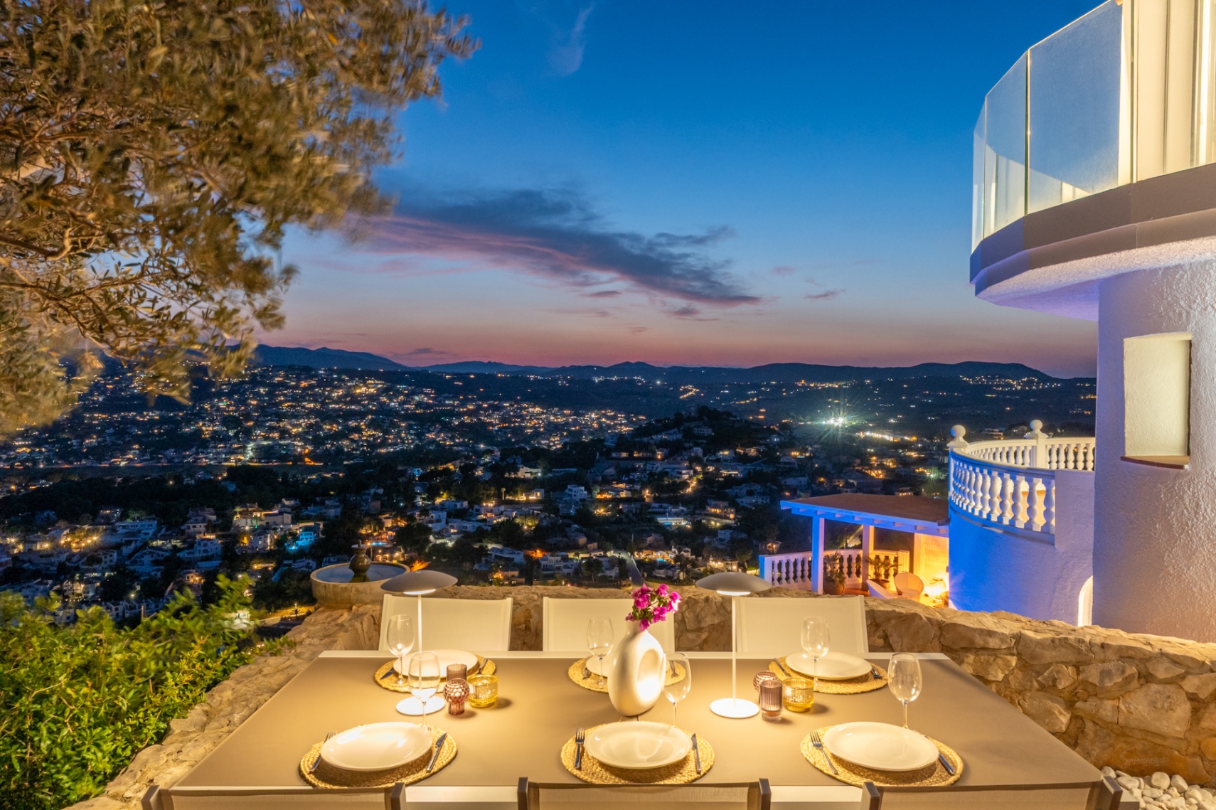 12717DR - Villa entièrement rénovée avec vue panoramique sur la mer à El Portet.