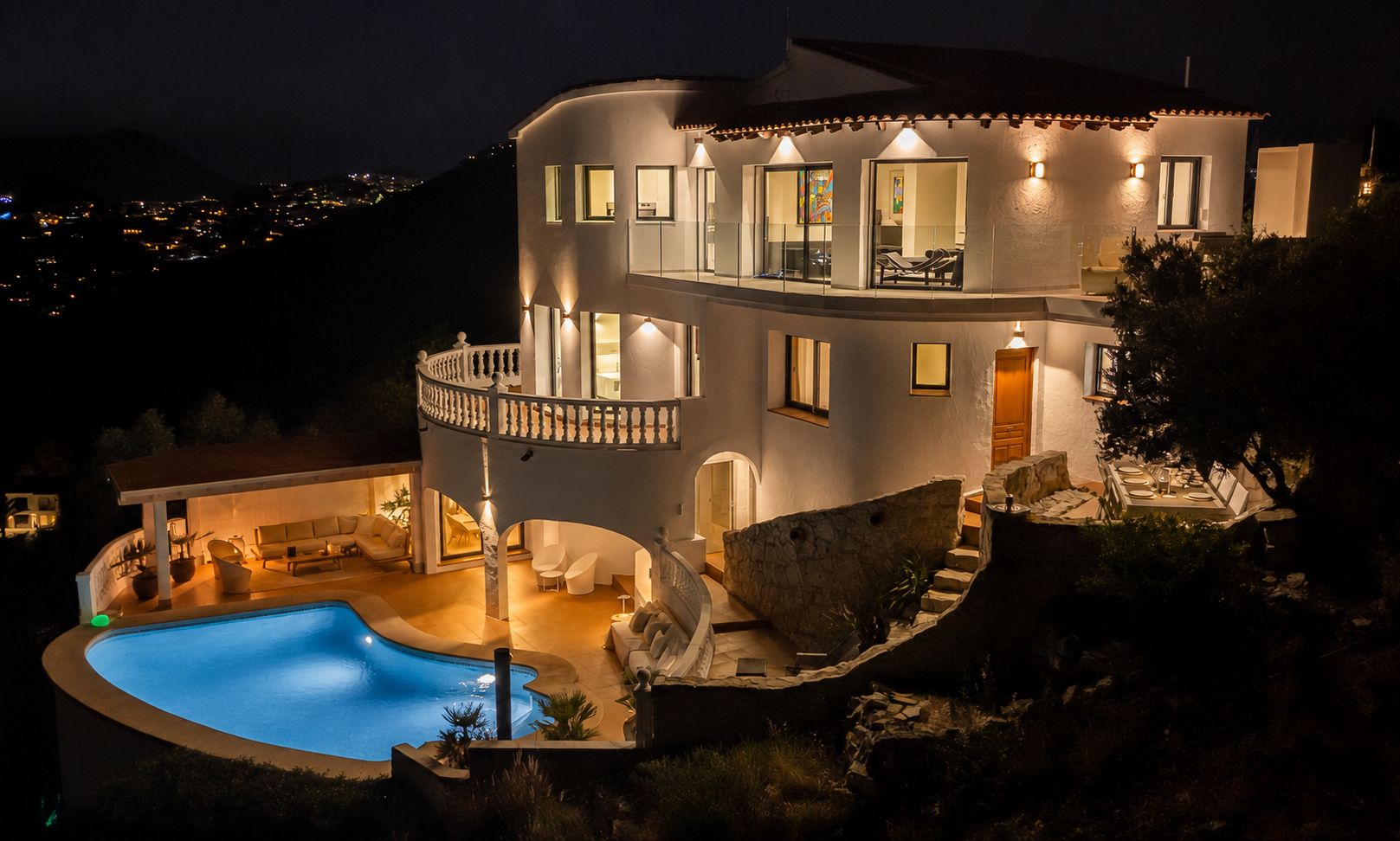 12717DR - Villa entièrement rénovée avec vue panoramique sur la mer à El Portet.