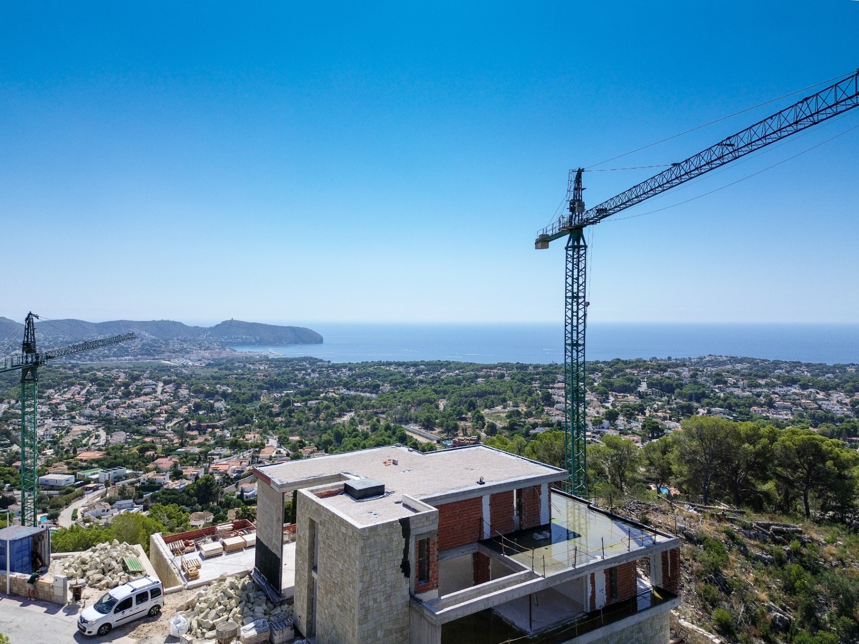 12642DA - Architectonische nieuwbouwvilla in Moraira met vier slaapkamers, zeezicht en infinityzwembad
