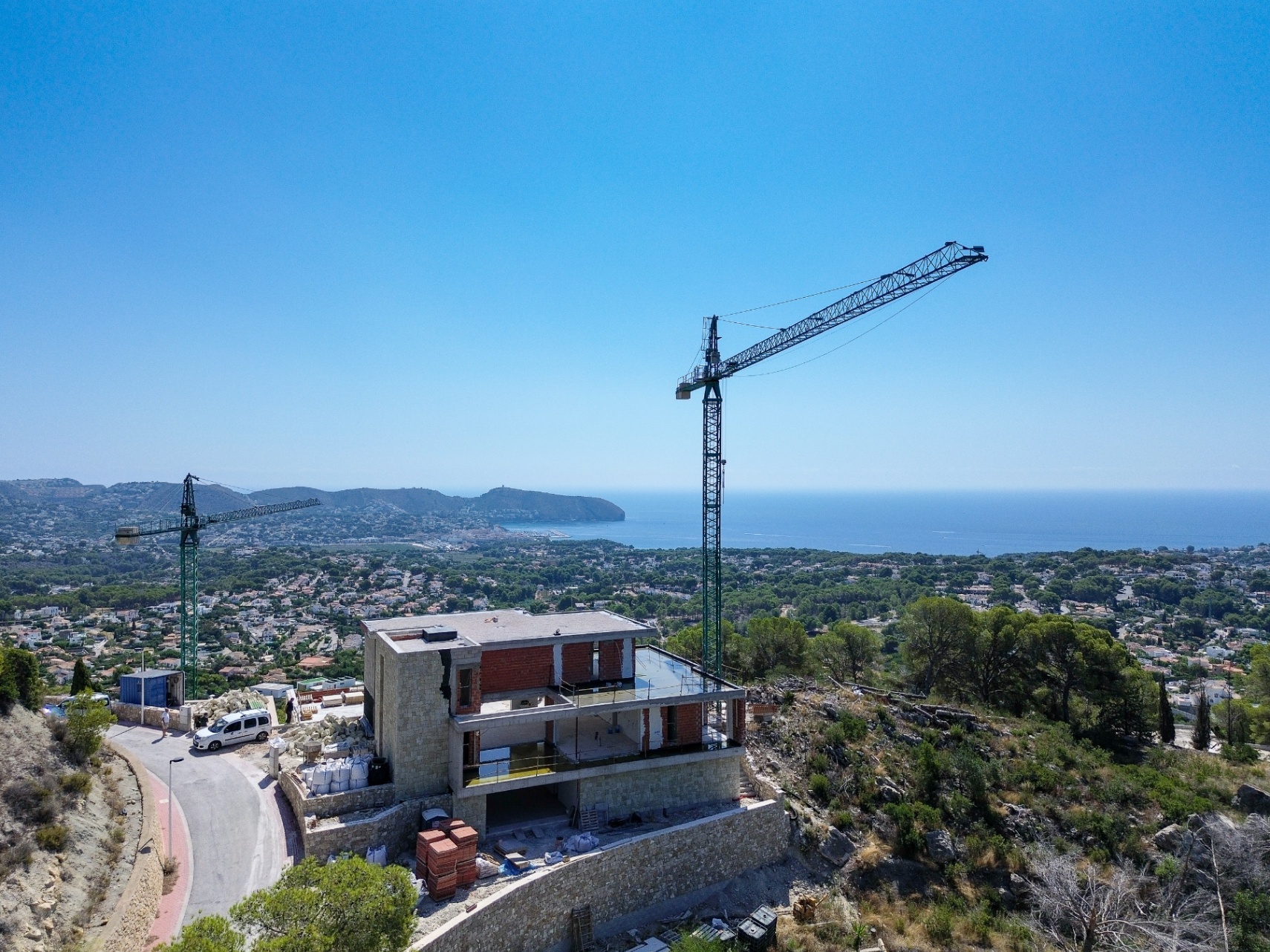 12642DA - Architectonische nieuwbouwvilla in Moraira met vier slaapkamers, zeezicht en infinityzwembad