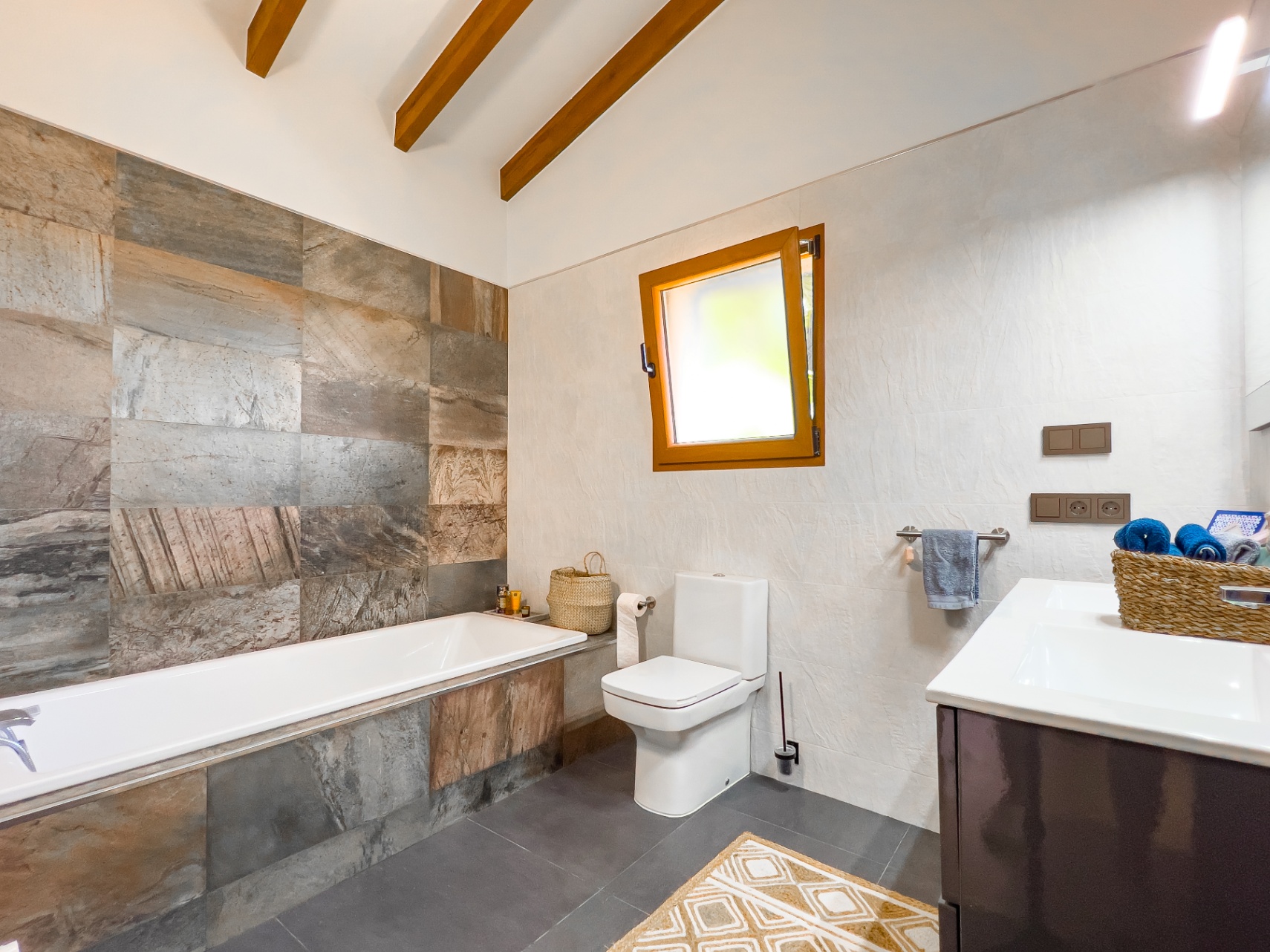 12732NS - Finca con mucho encanto, vistas al mar, privacidad y piscina climatizada cerca de Moraira.