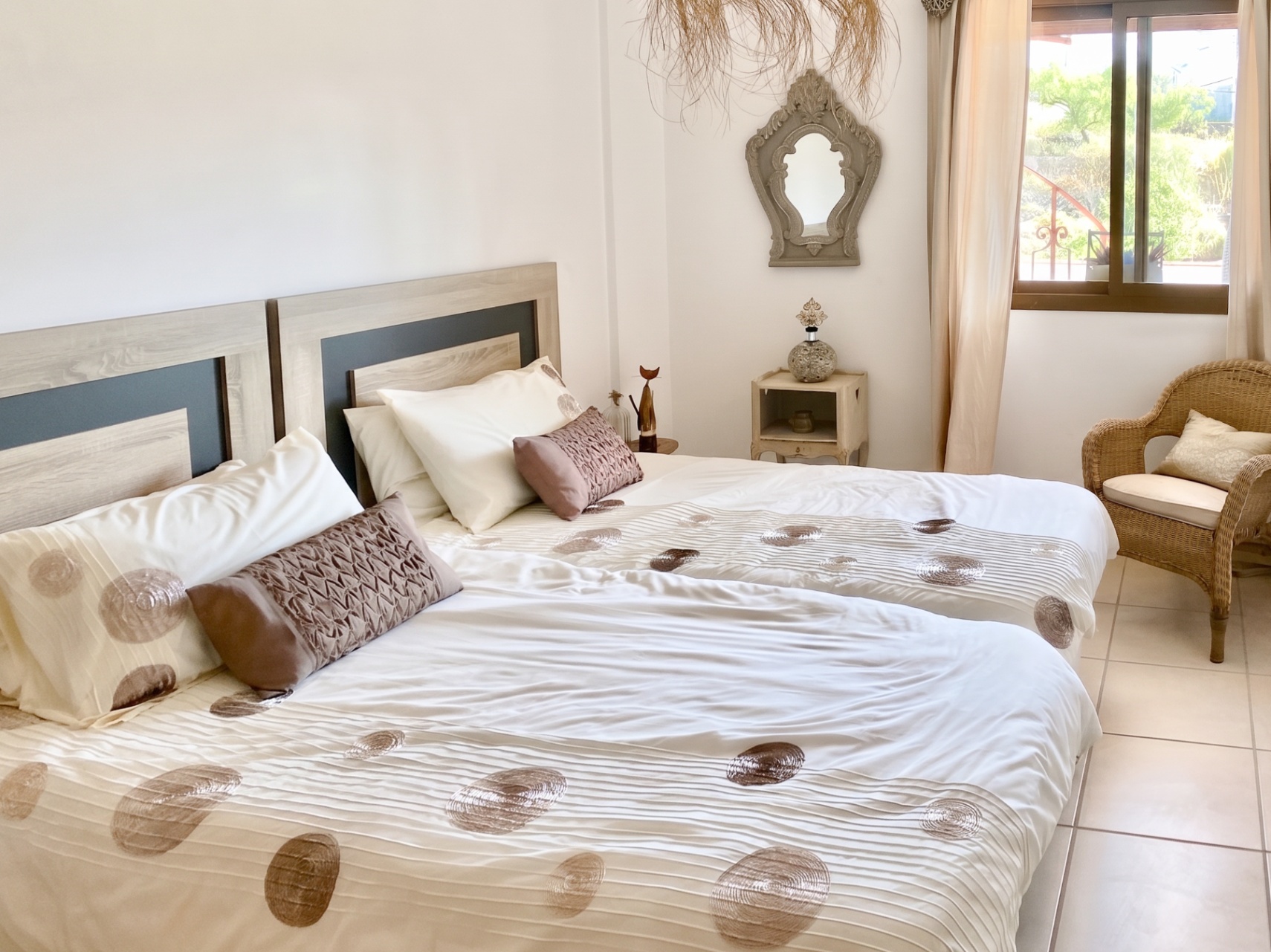 12734DR - Light apartment with two bedrooms, a private rooftop terrace, and mountain views in Parcent.