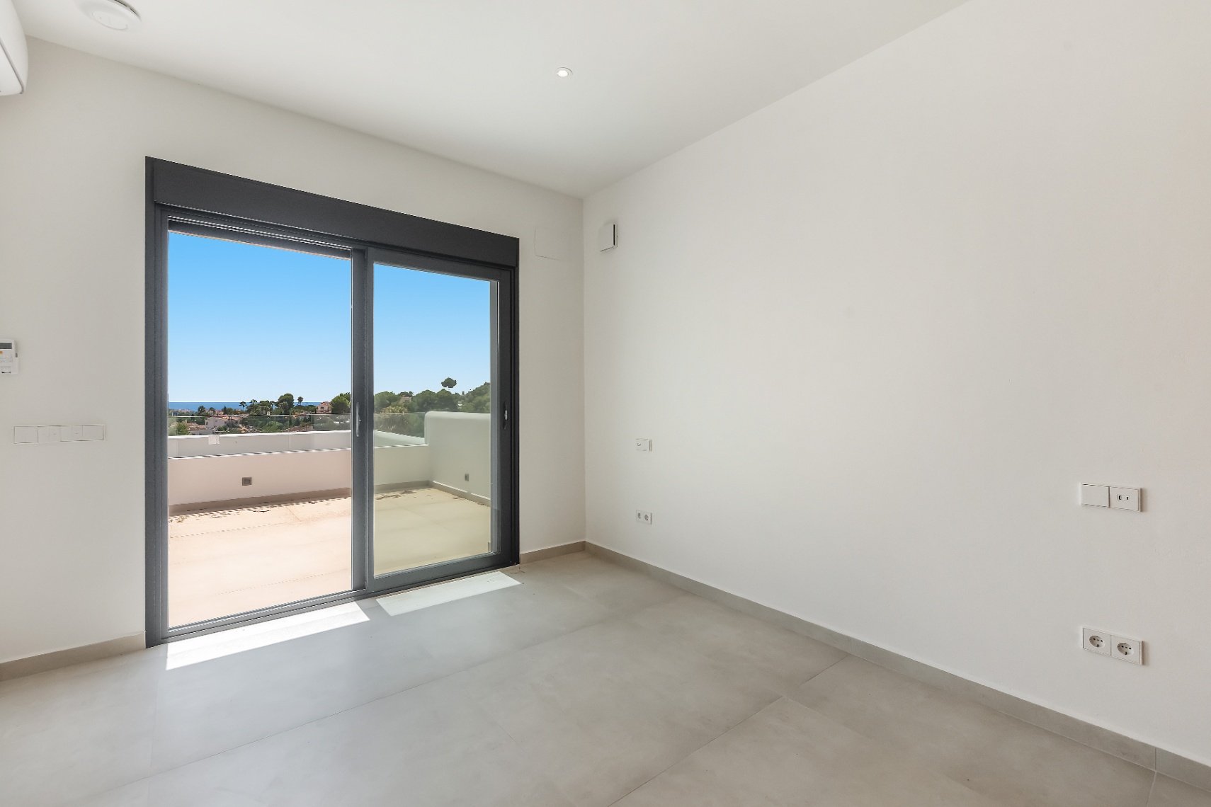 12735NS - Luxe Villa im Ibiza-Stil zu verkaufen in Moraira mit panoramischem Meerblick