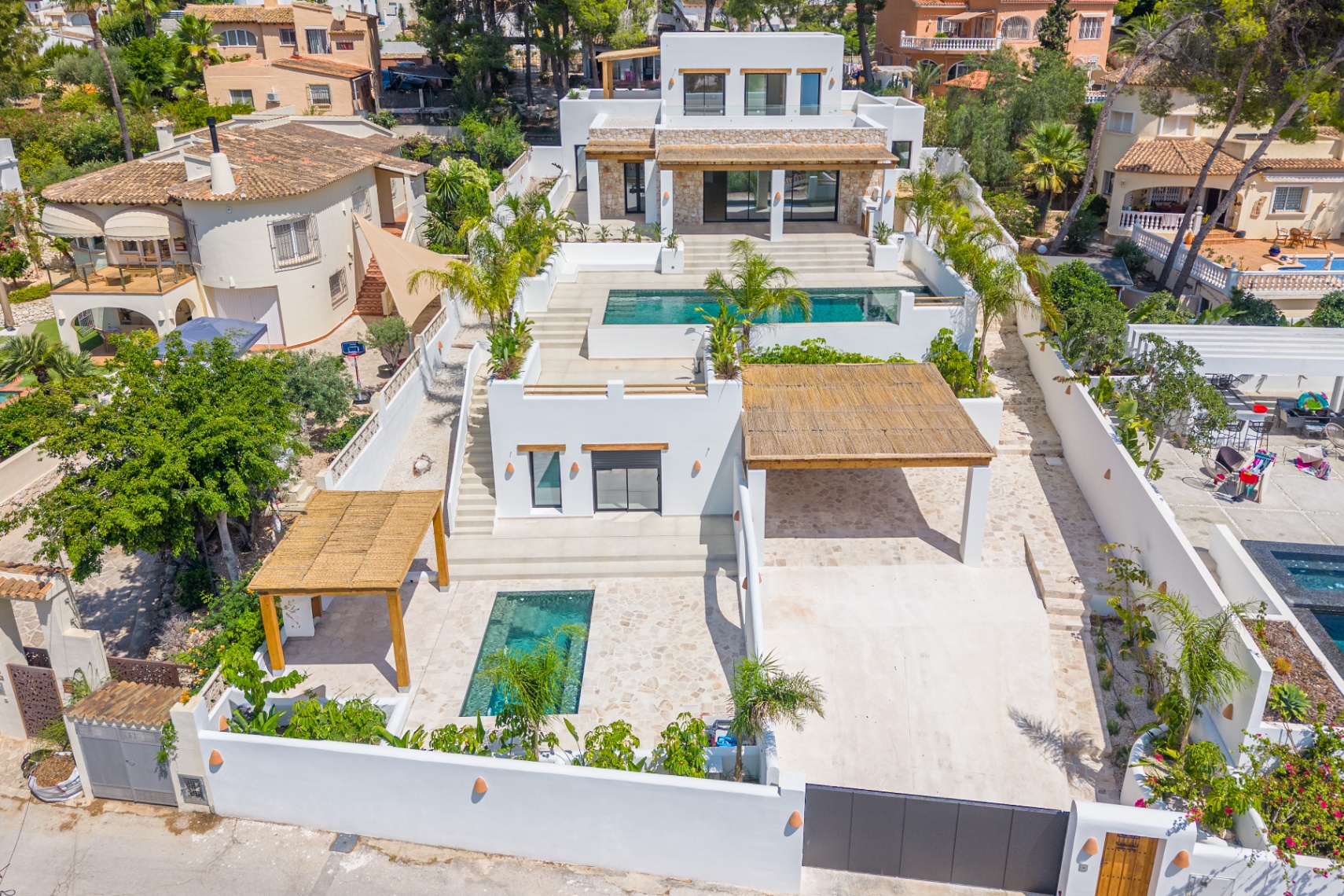 12735NS - Luxe Villa im Ibiza-Stil zu verkaufen in Moraira mit panoramischem Meerblick