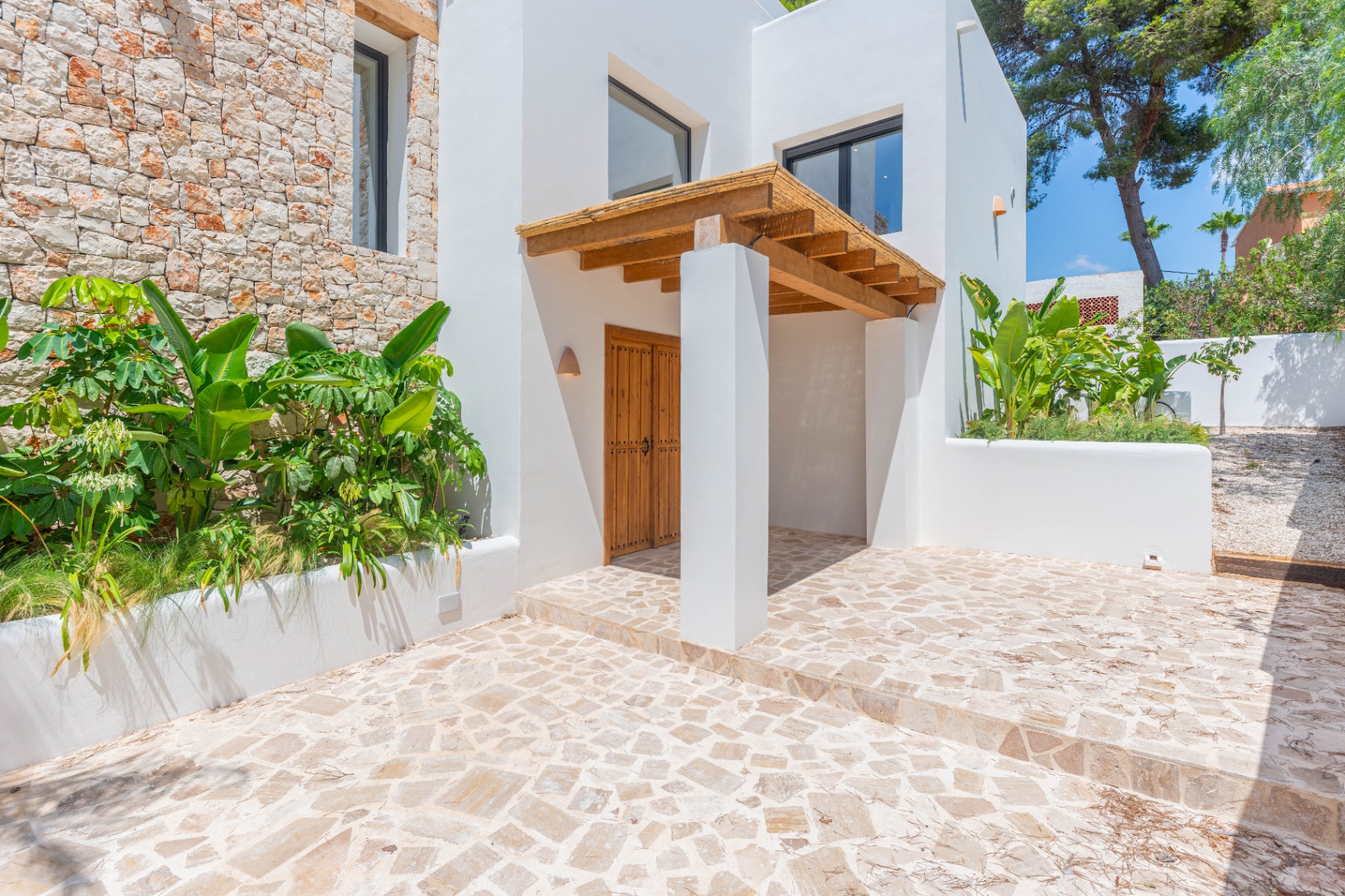 12735NS - Luxe Villa im Ibiza-Stil zu verkaufen in Moraira mit panoramischem Meerblick