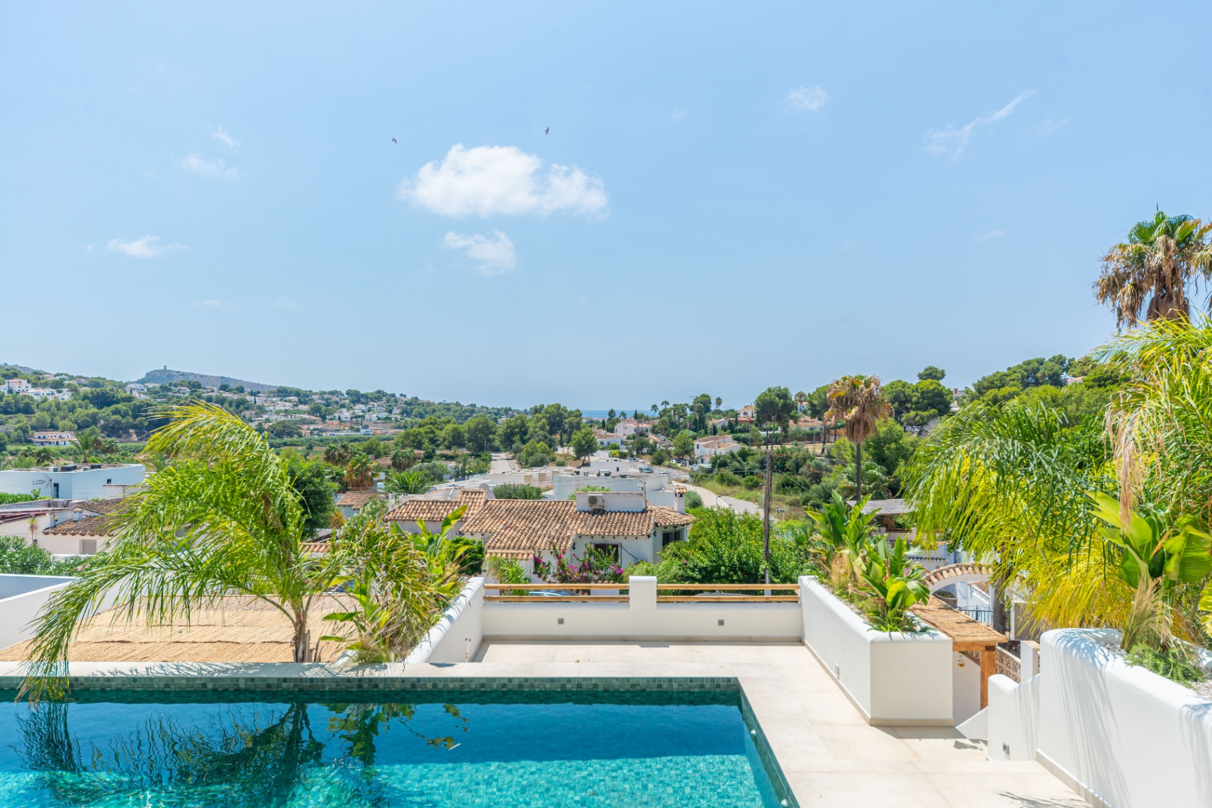 12735NS - Luxe Villa im Ibiza-Stil zu verkaufen in Moraira mit panoramischem Meerblick
