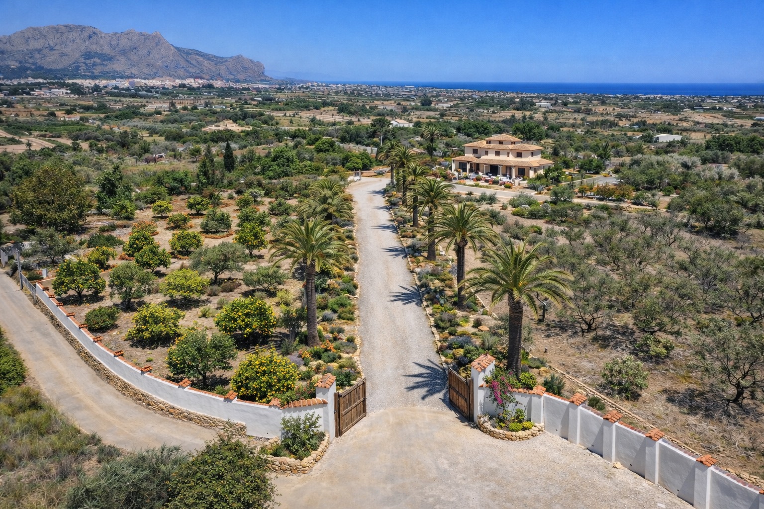 12737DA - Spacious villa with renovation concept on 10,000 m² near Pedreguer