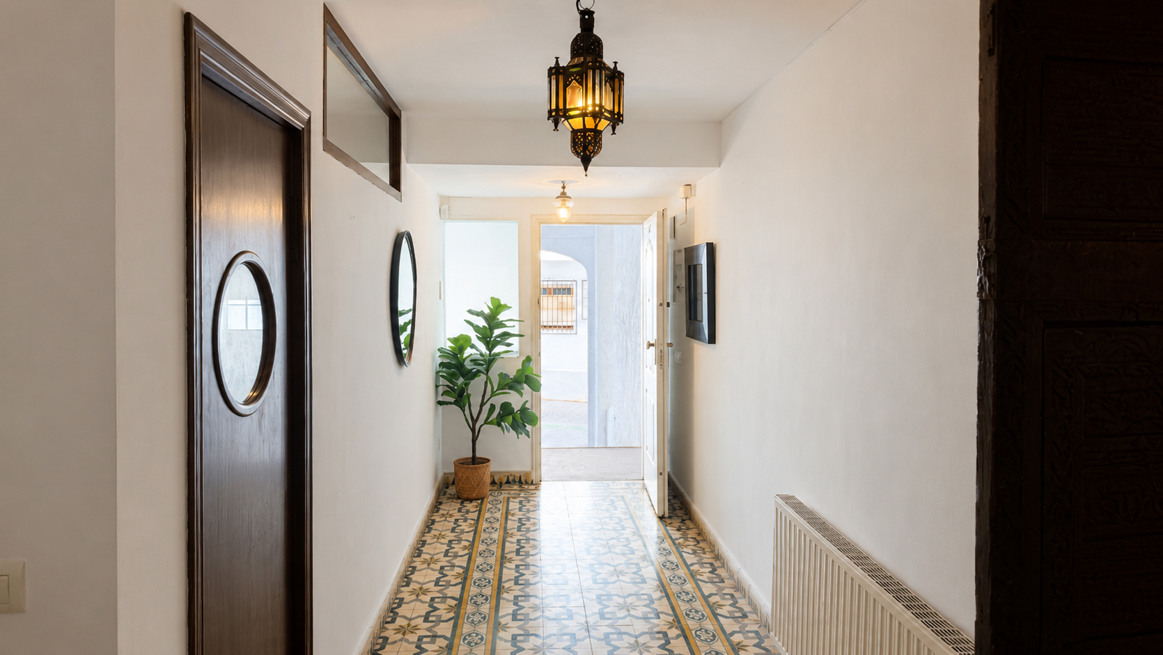 Characterful house directly by the sea in La Olla, Altea