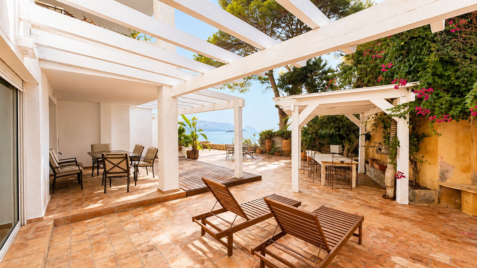 Characterful house directly by the sea in La Olla, Altea
