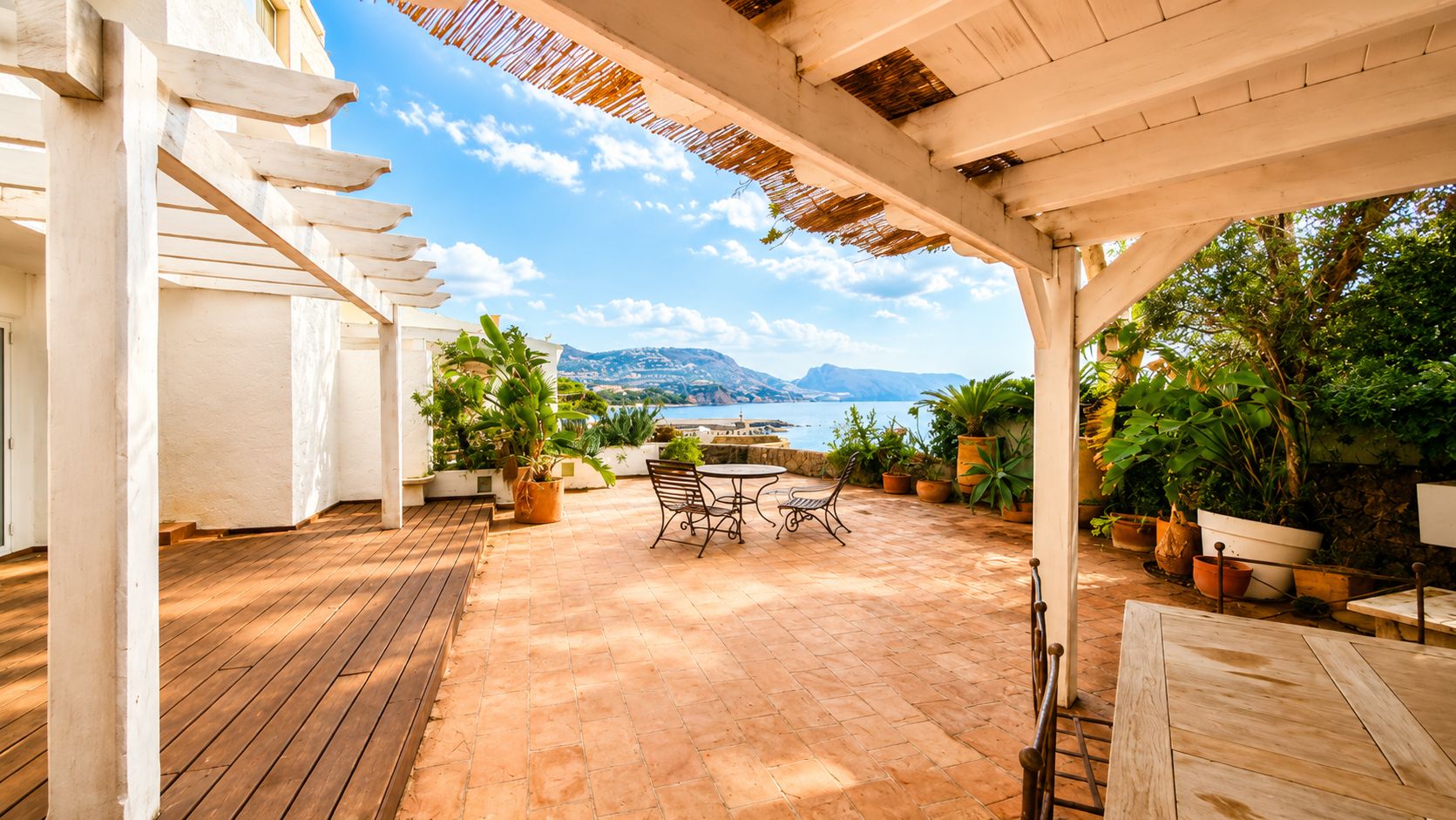 Characterful house directly by the sea in La Olla, Altea