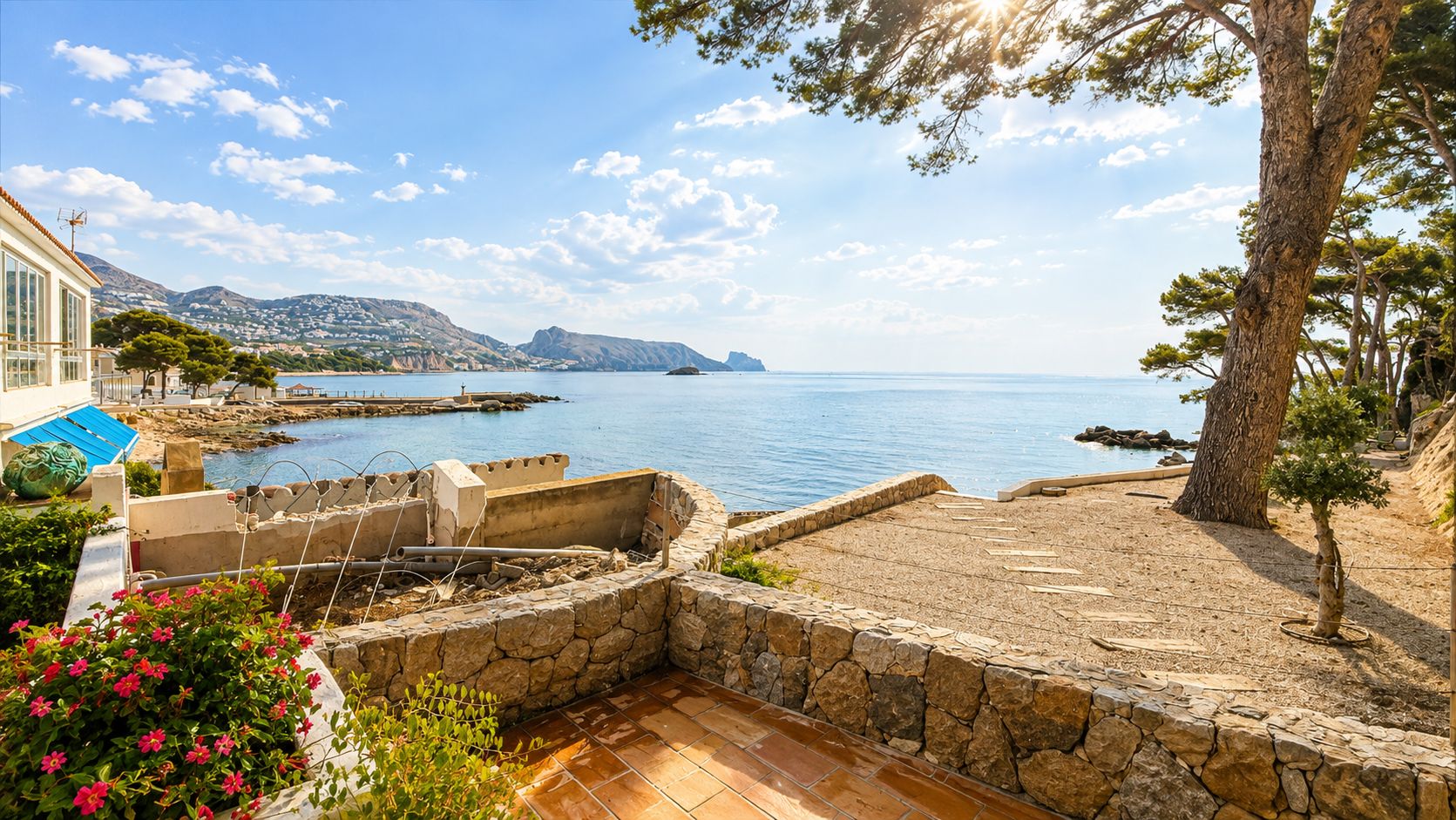 Characterful house directly by the sea in La Olla, Altea