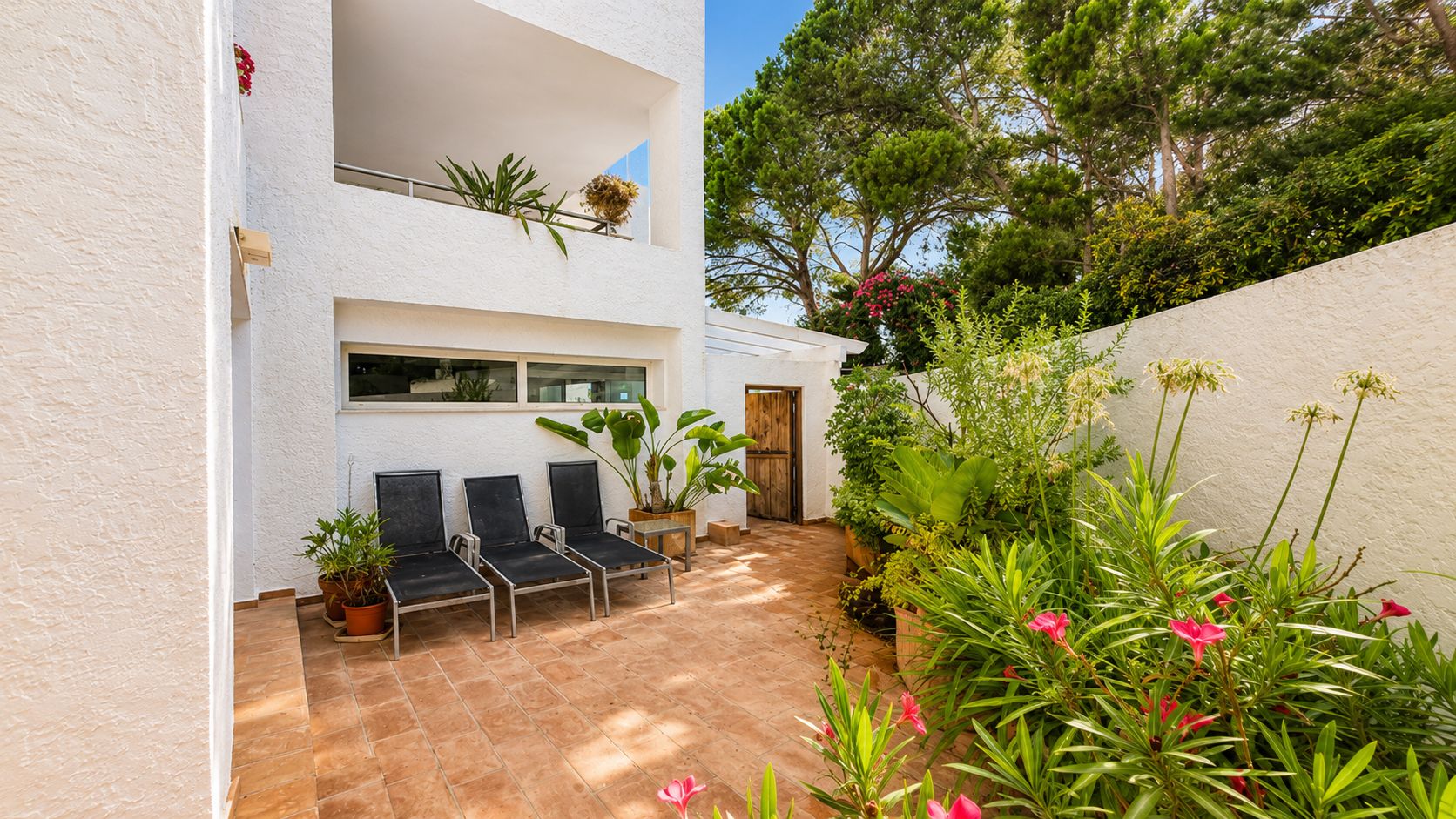 Characterful house directly by the sea in La Olla, Altea