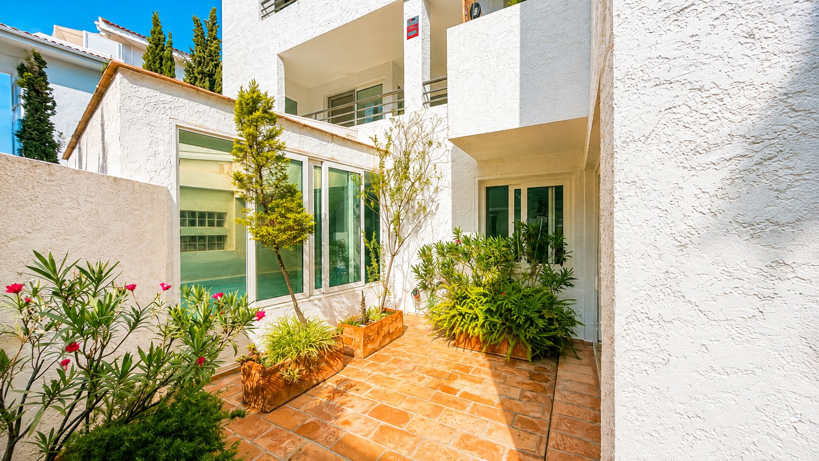 Characterful house directly by the sea in La Olla, Altea