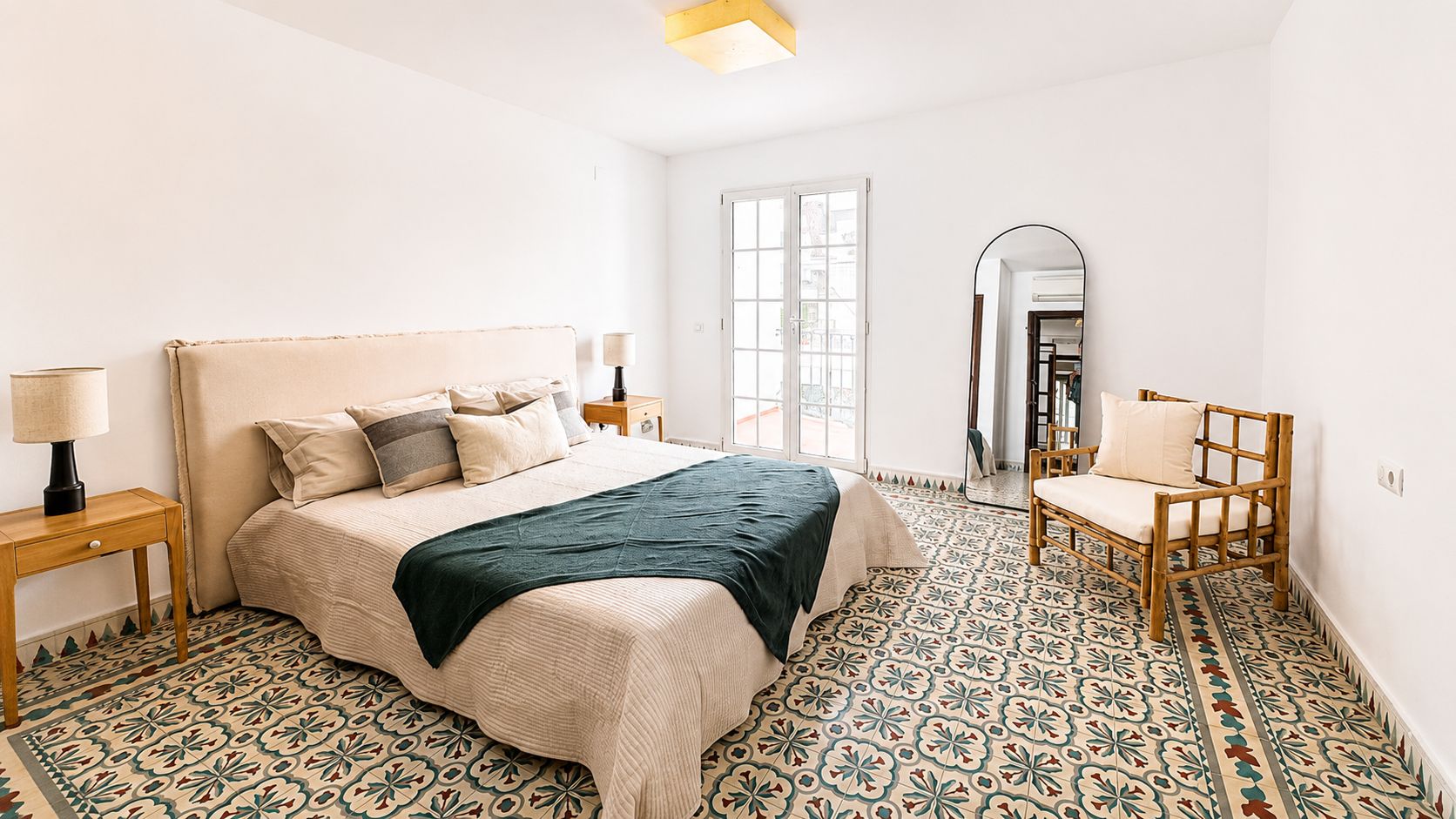 Characterful house directly by the sea in La Olla, Altea