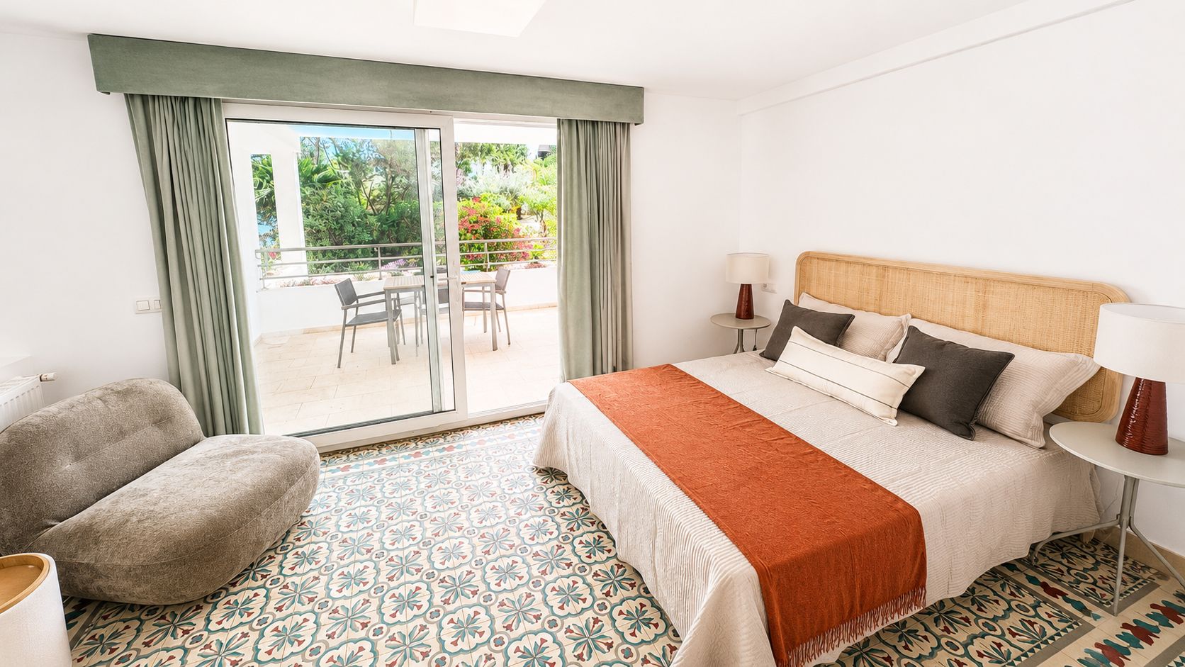 Characterful house directly by the sea in La Olla, Altea