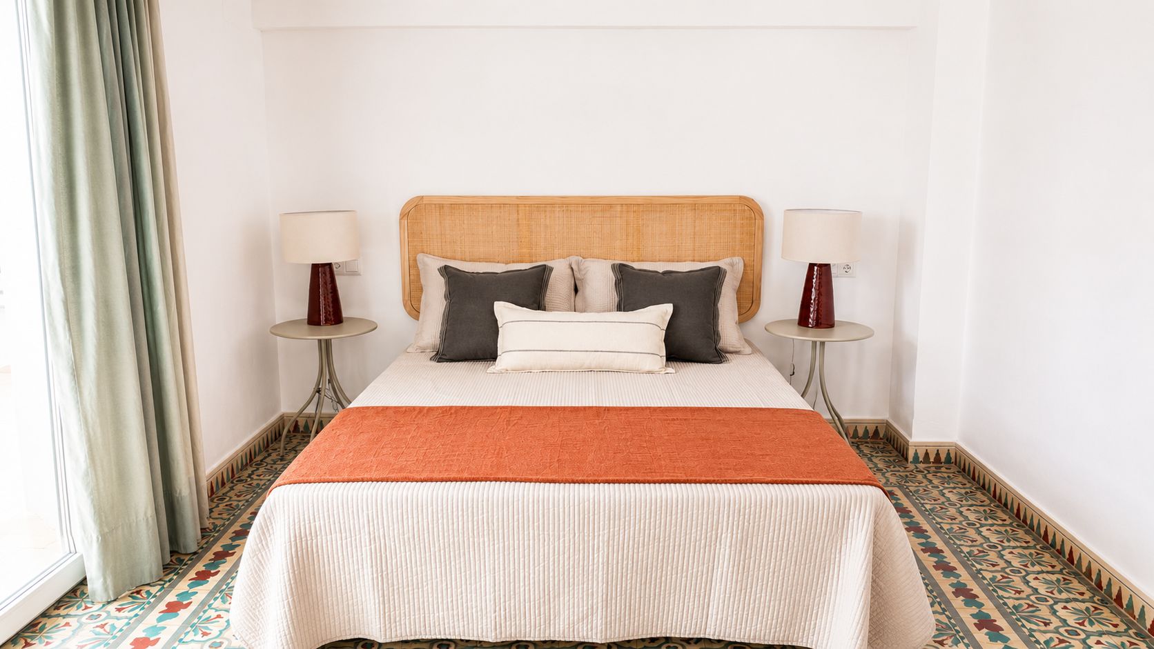 Characterful house directly by the sea in La Olla, Altea