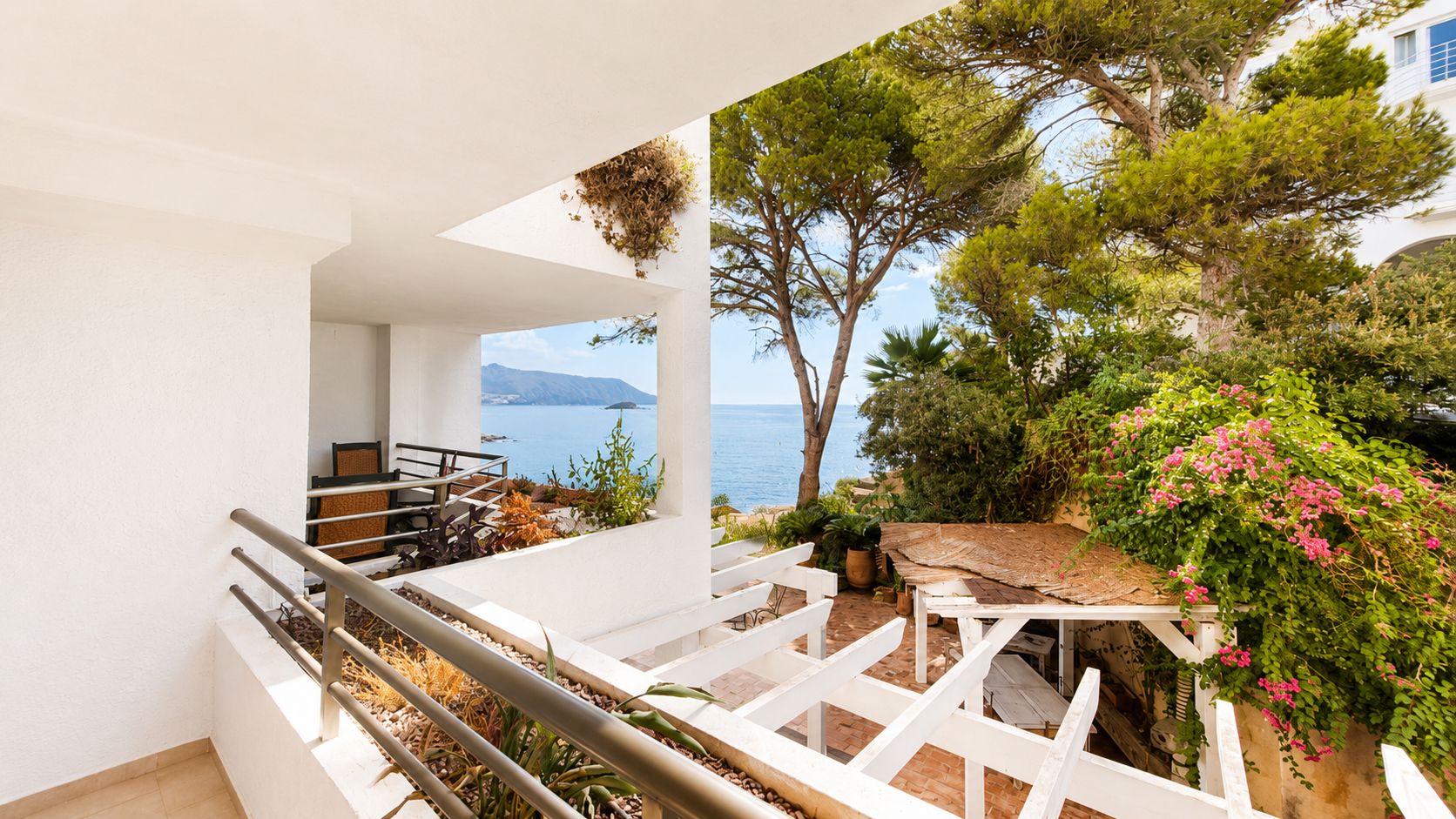 Characterful house directly by the sea in La Olla, Altea