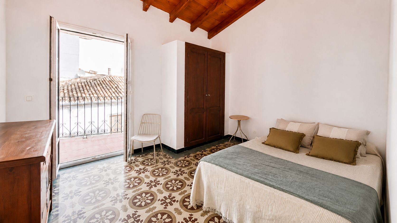 Characterful house directly by the sea in La Olla, Altea