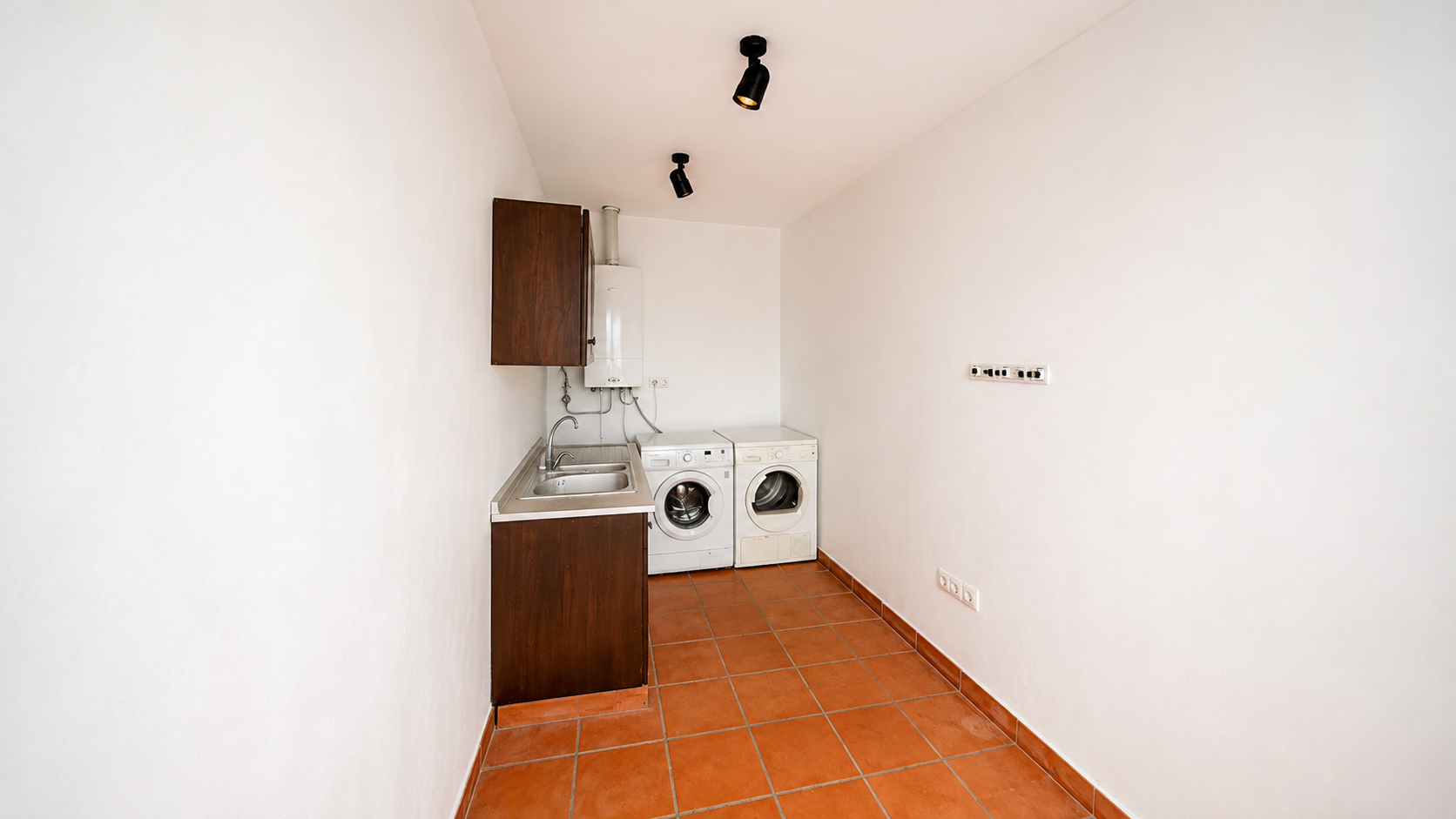 Characterful house directly by the sea in La Olla, Altea