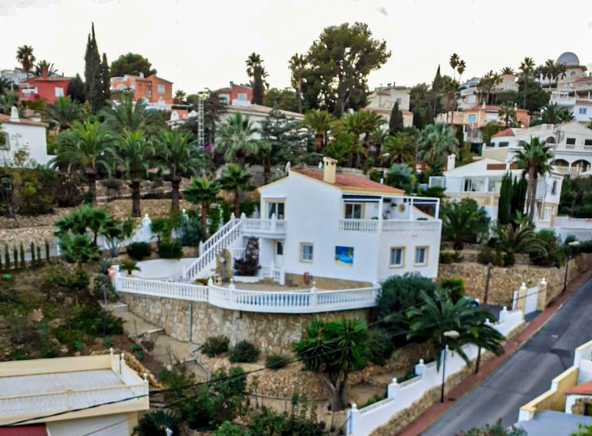 1007DA - Magnífica villa situada en una urbanización tranquila en la Nucía