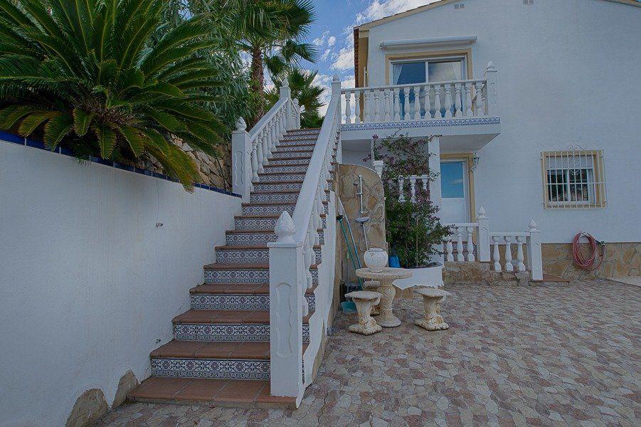 1007DA - Magnífica villa situada en una urbanización tranquila en la Nucía