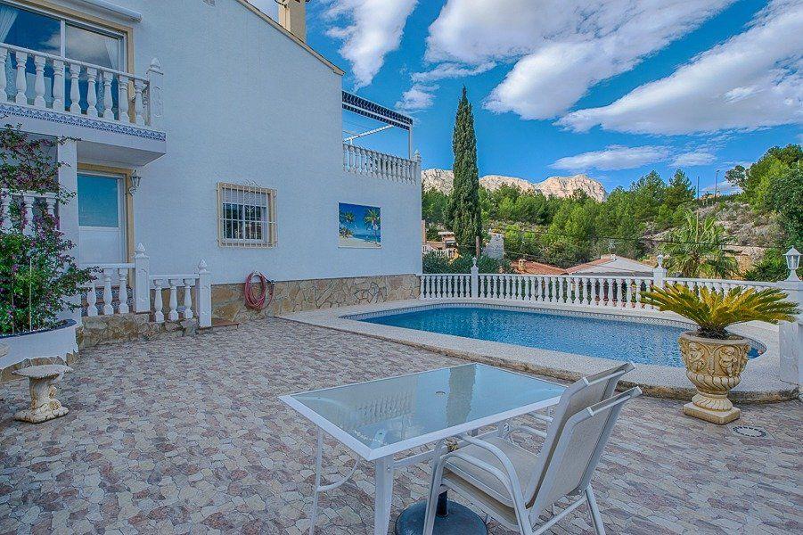 1007DA - Magnífica villa situada en una urbanización tranquila en la Nucía
