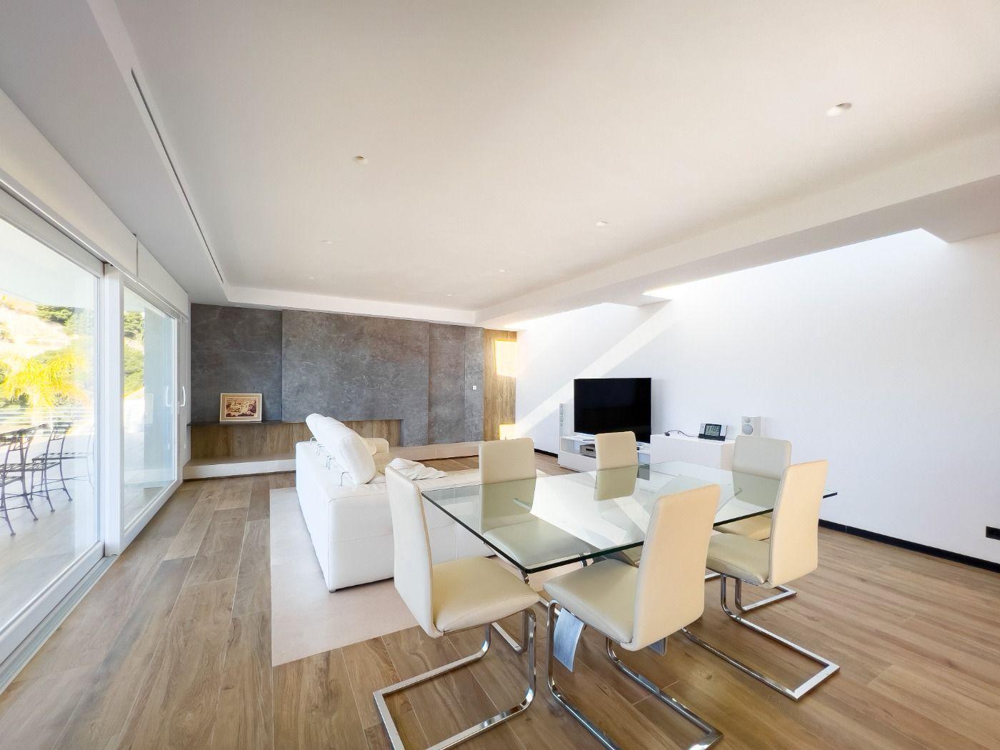 1121DA - Villa moderne spacieuse avec vue spectaculaire sur la mer