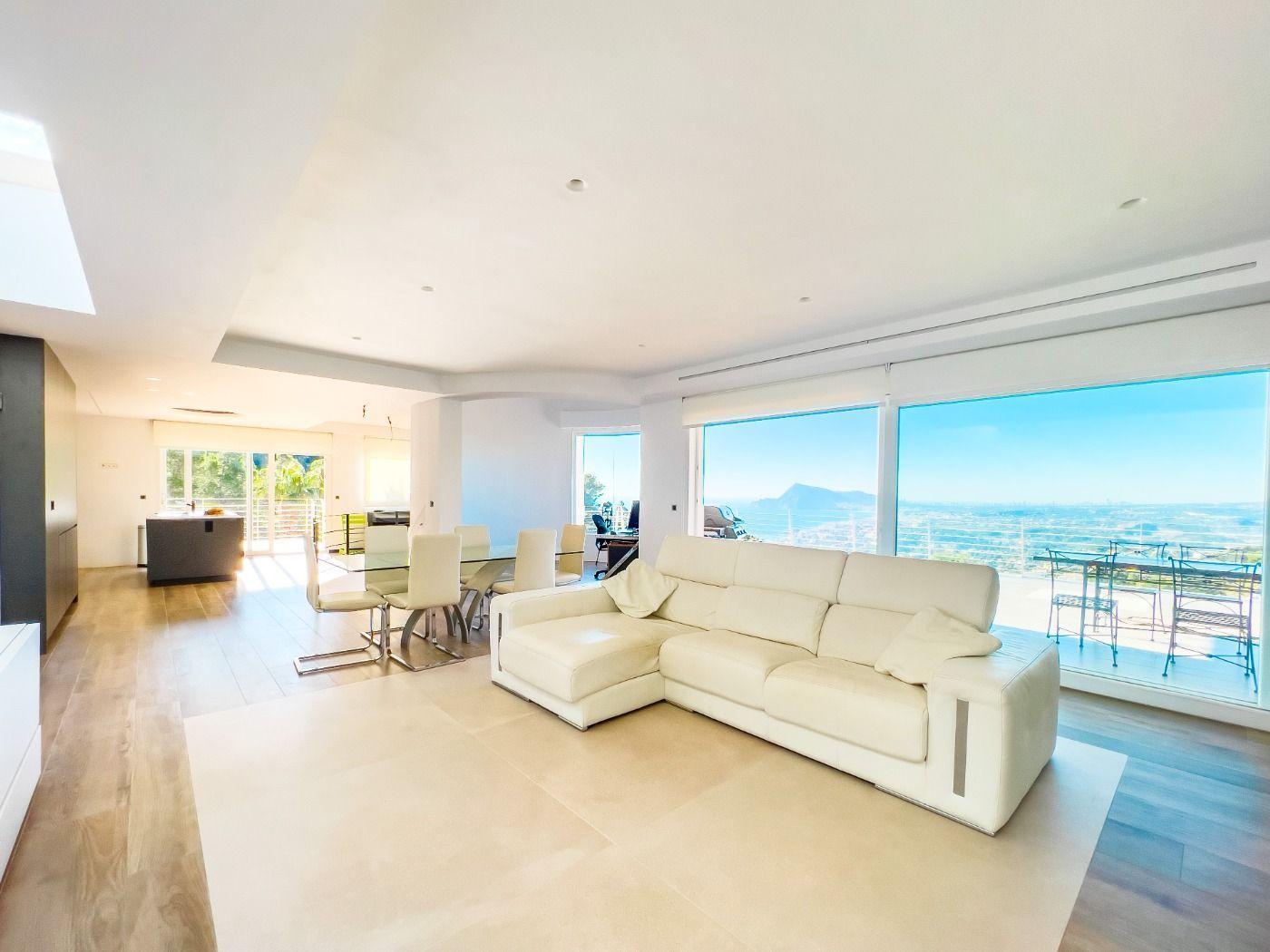 1121DA - Villa moderne spacieuse avec vue spectaculaire sur la mer