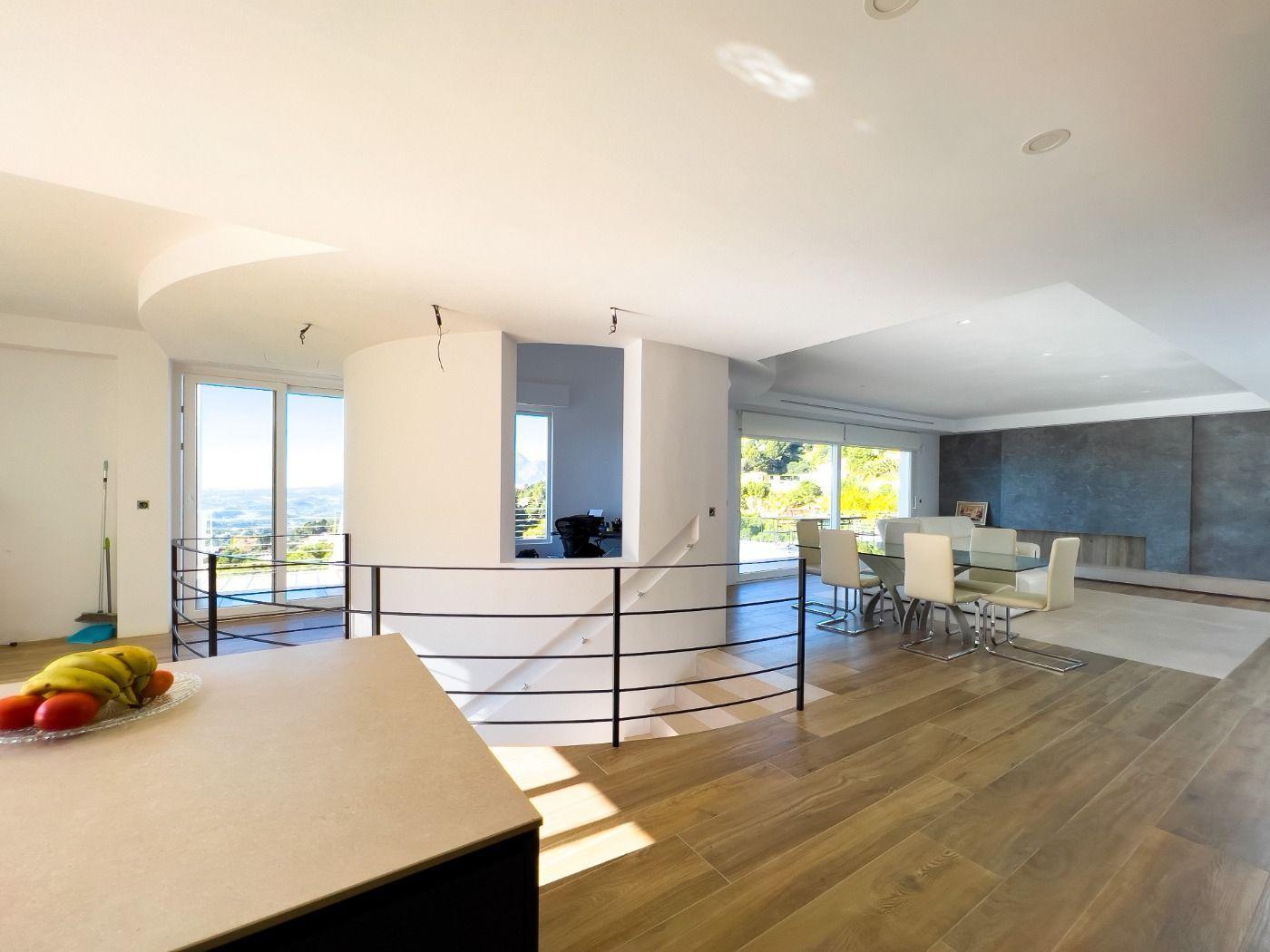 1121DA - Villa moderne spacieuse avec vue spectaculaire sur la mer