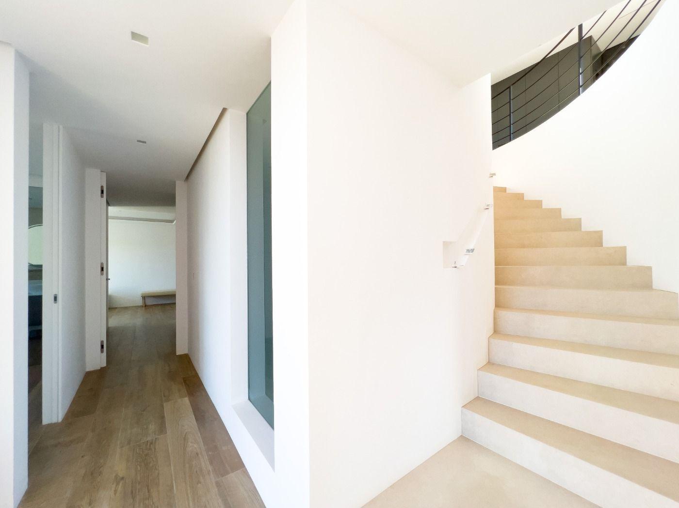 1121DA - Villa moderne spacieuse avec vue spectaculaire sur la mer