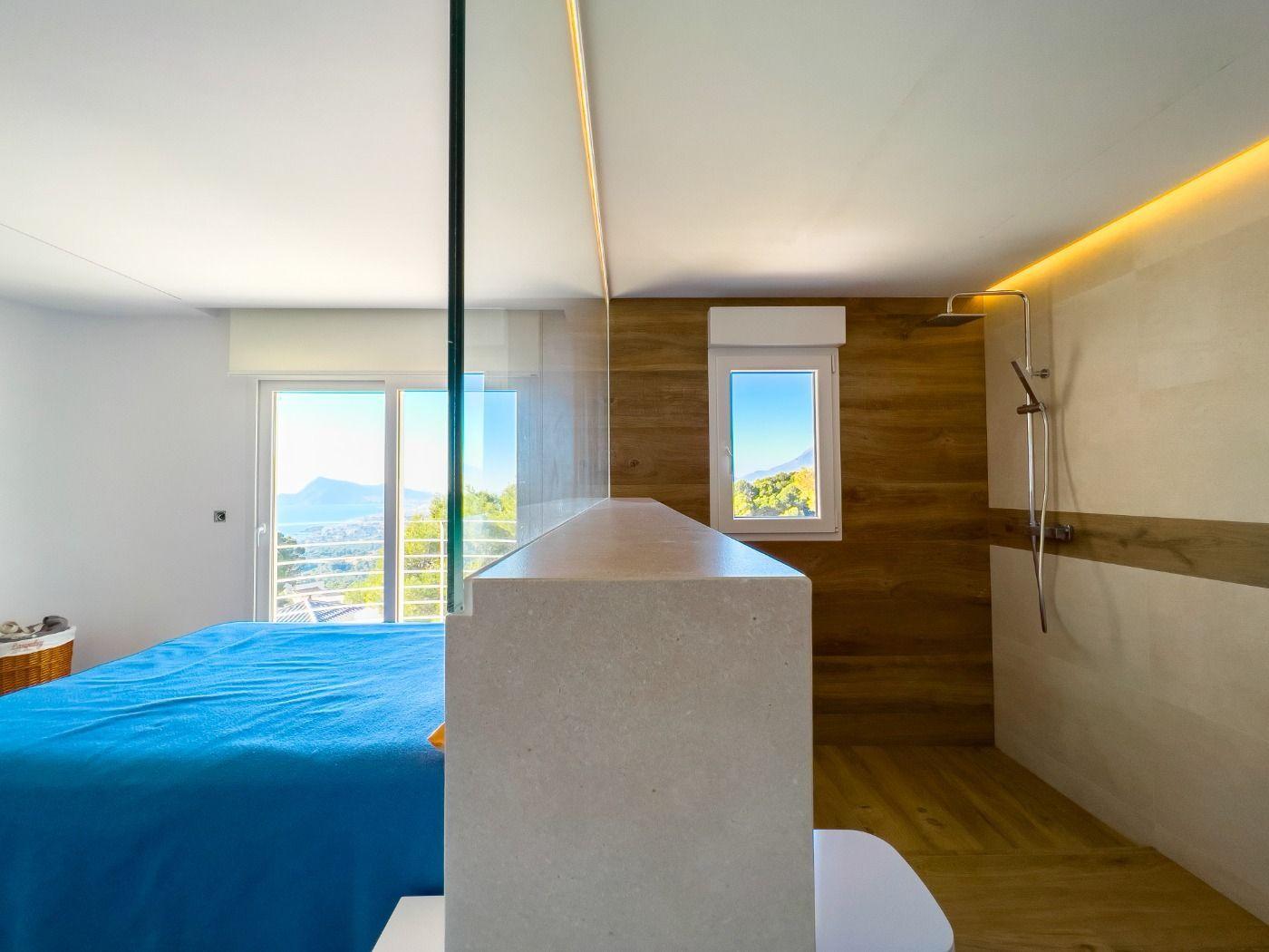1121DA - Villa moderne spacieuse avec vue spectaculaire sur la mer