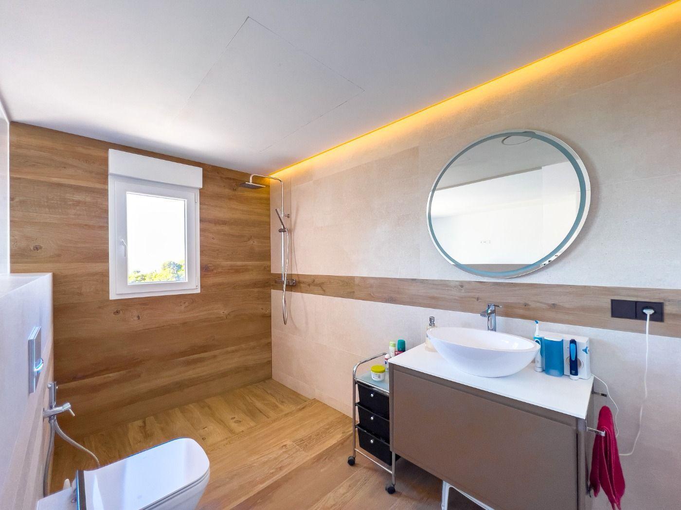 1121DA - Villa moderne spacieuse avec vue spectaculaire sur la mer