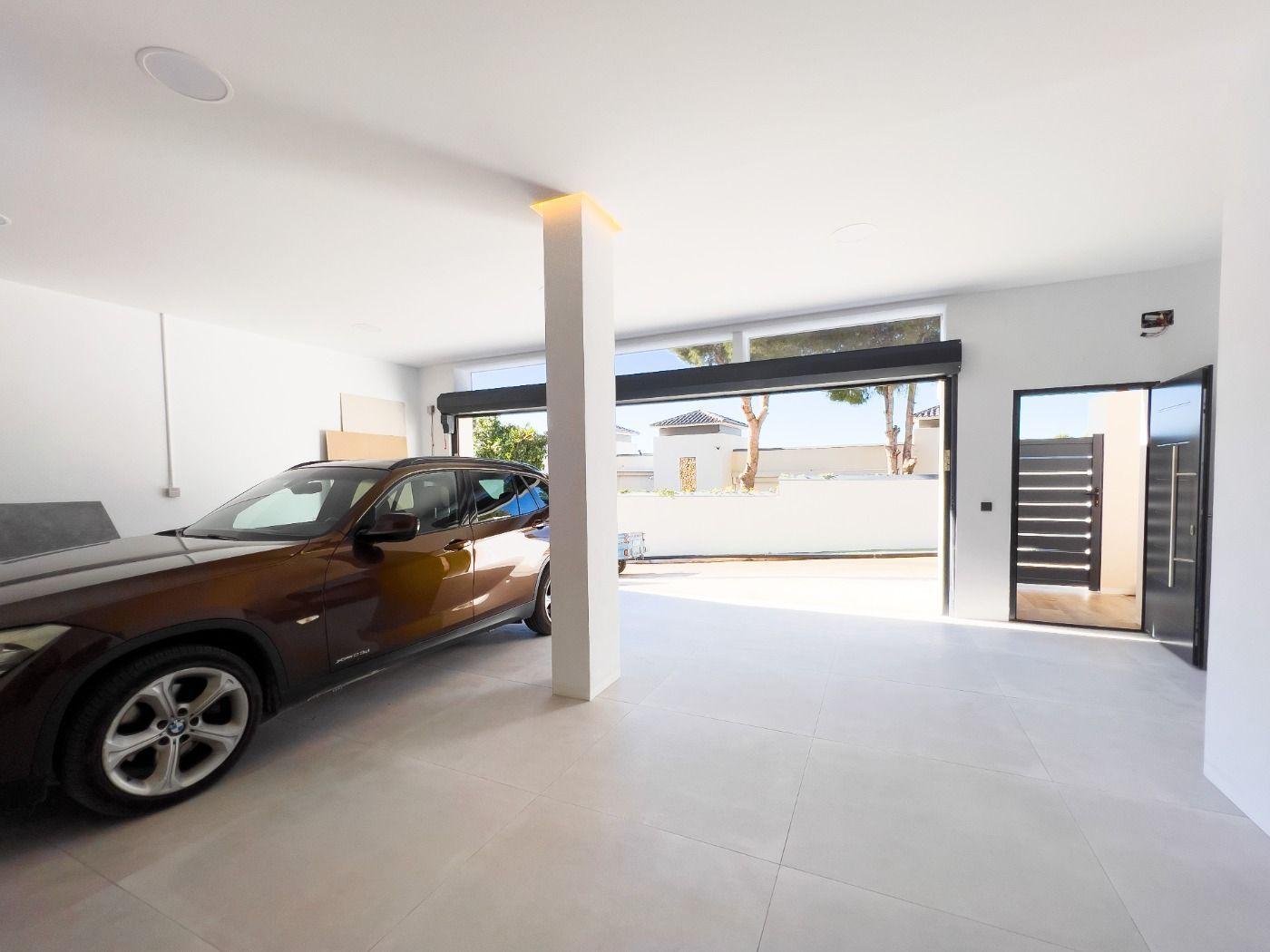 1121DA - Villa moderne spacieuse avec vue spectaculaire sur la mer
