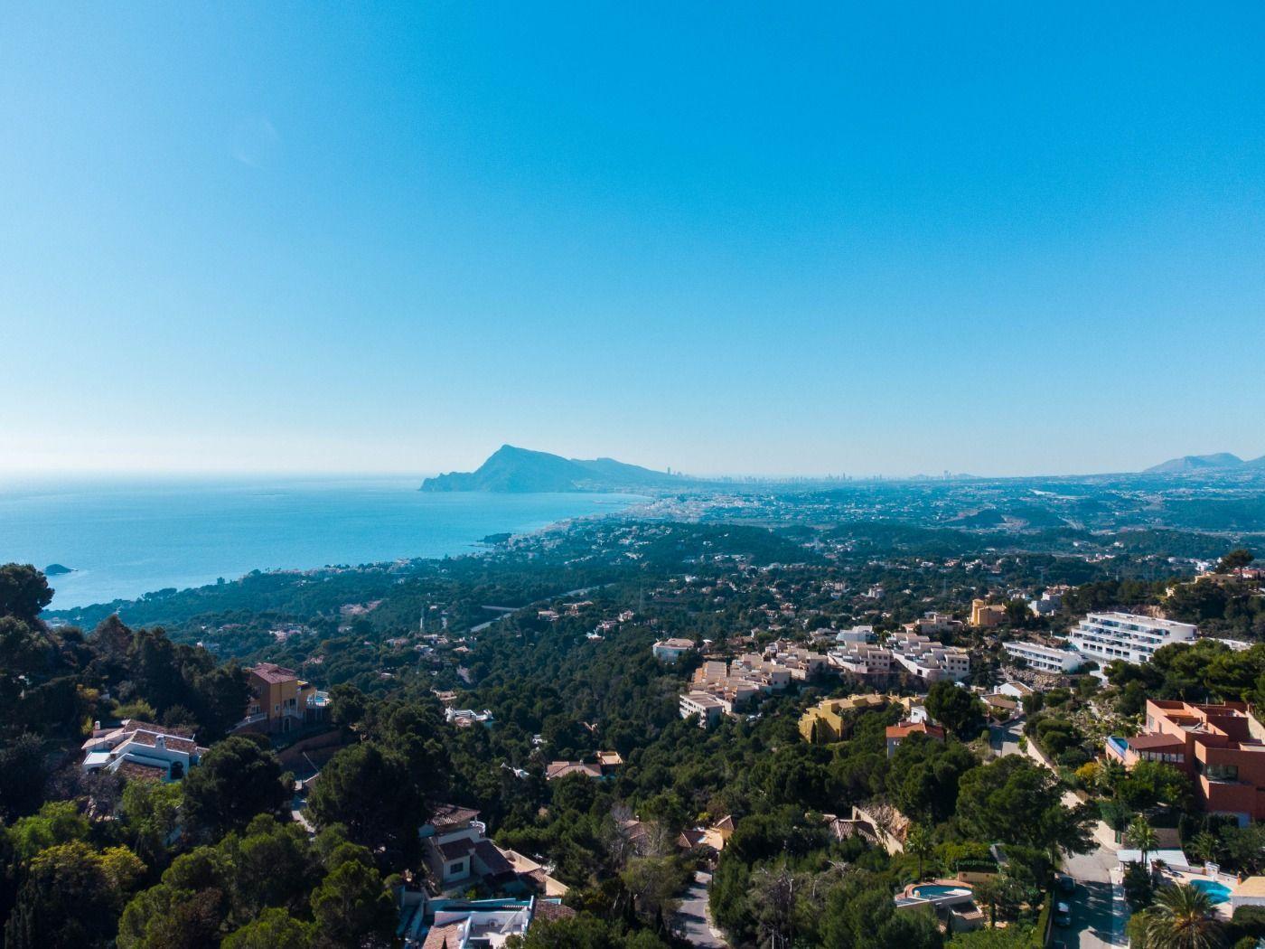 1121DA - Villa moderne spacieuse avec vue spectaculaire sur la mer